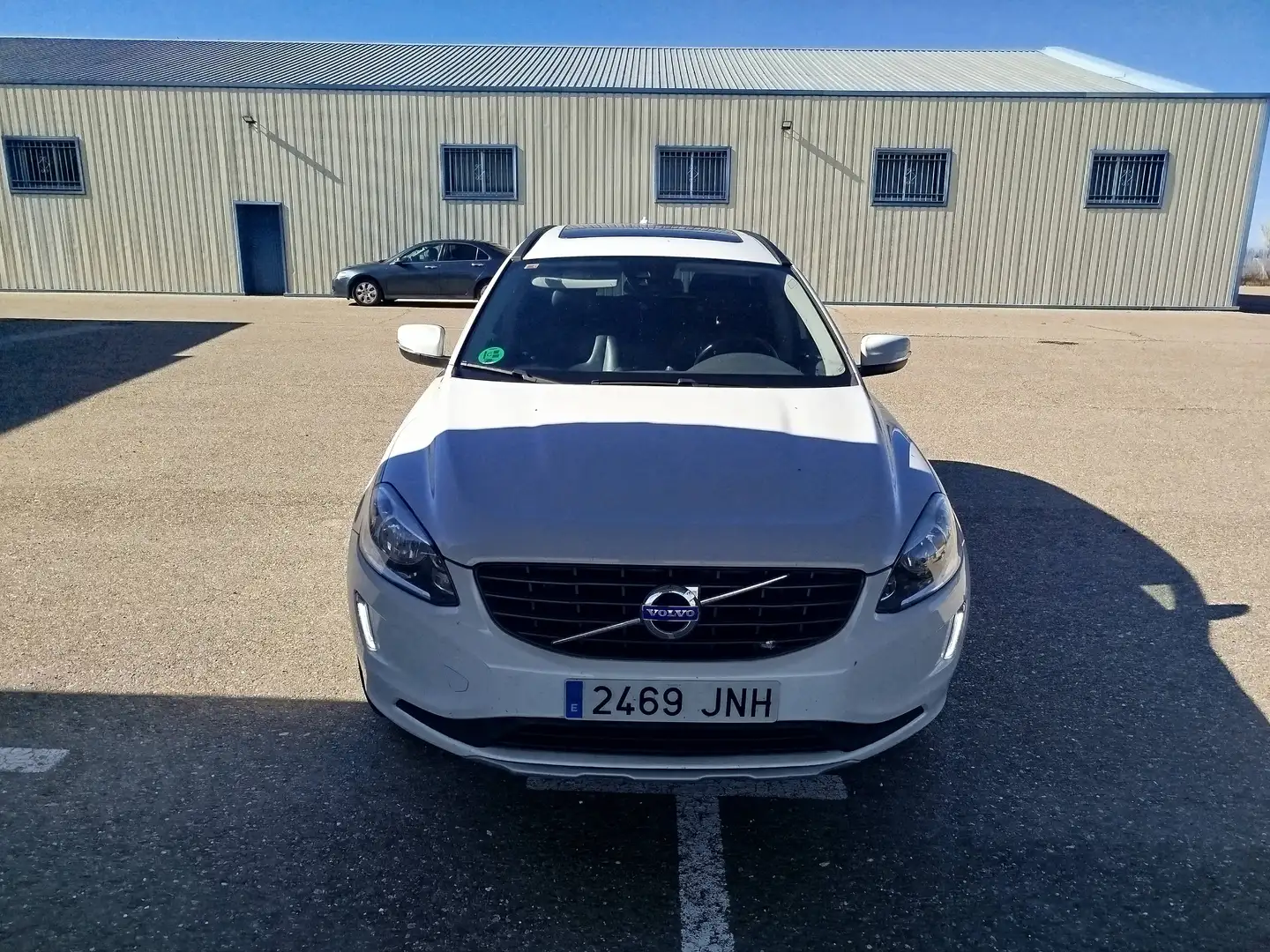 Volvo XC60 D3 2.0 RDESING KINETIC Blanco - 1