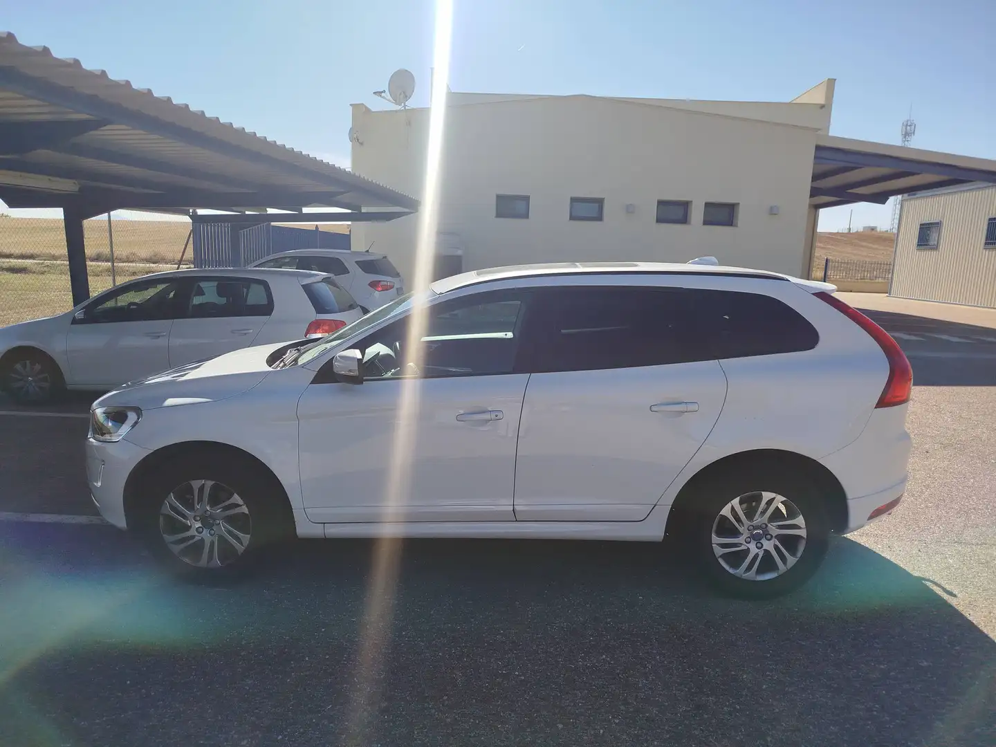 Volvo XC60 D3 2.0 RDESING KINETIC Blanco - 2