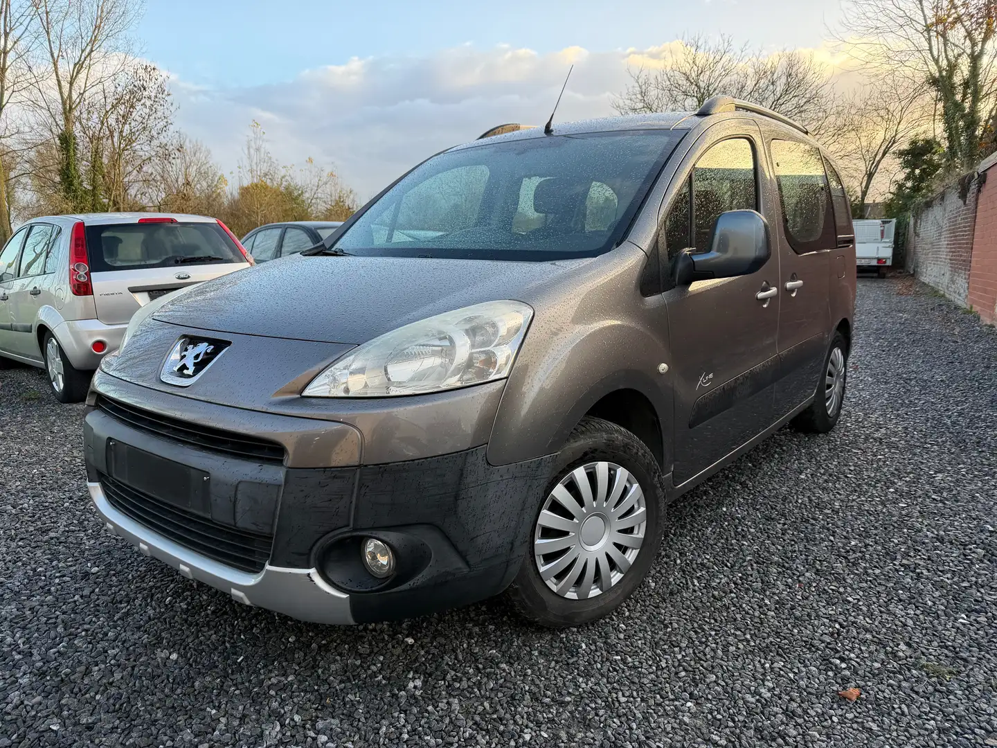 Peugeot Partner Partner Tepee 1.6 HDi X-Line / DANS L'ETAT Grau - 1
