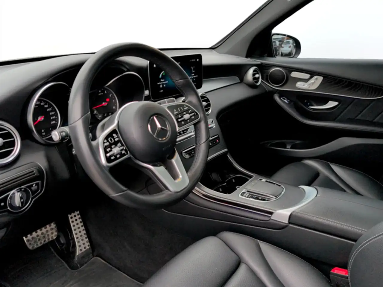 Mercedes-Benz GLC снимка Mercedes-Benz GLC