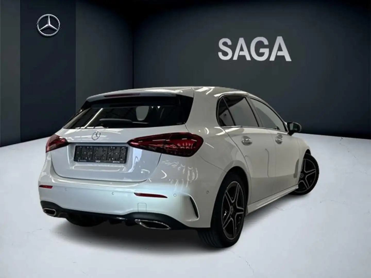 Mercedes-Benz A 180 AMG Line Weiß - 2