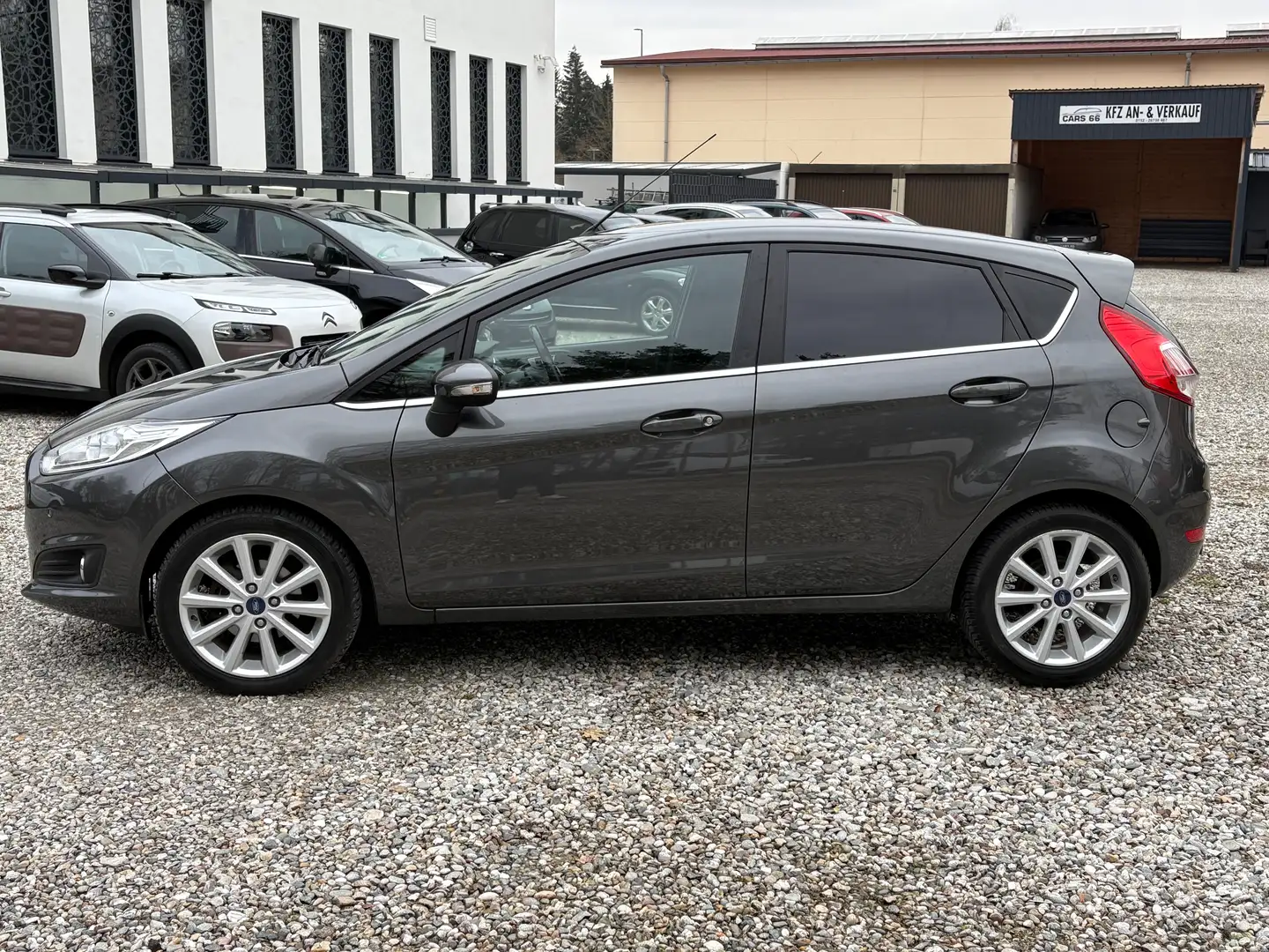 Ford Fiesta Titanium Grau - 2
