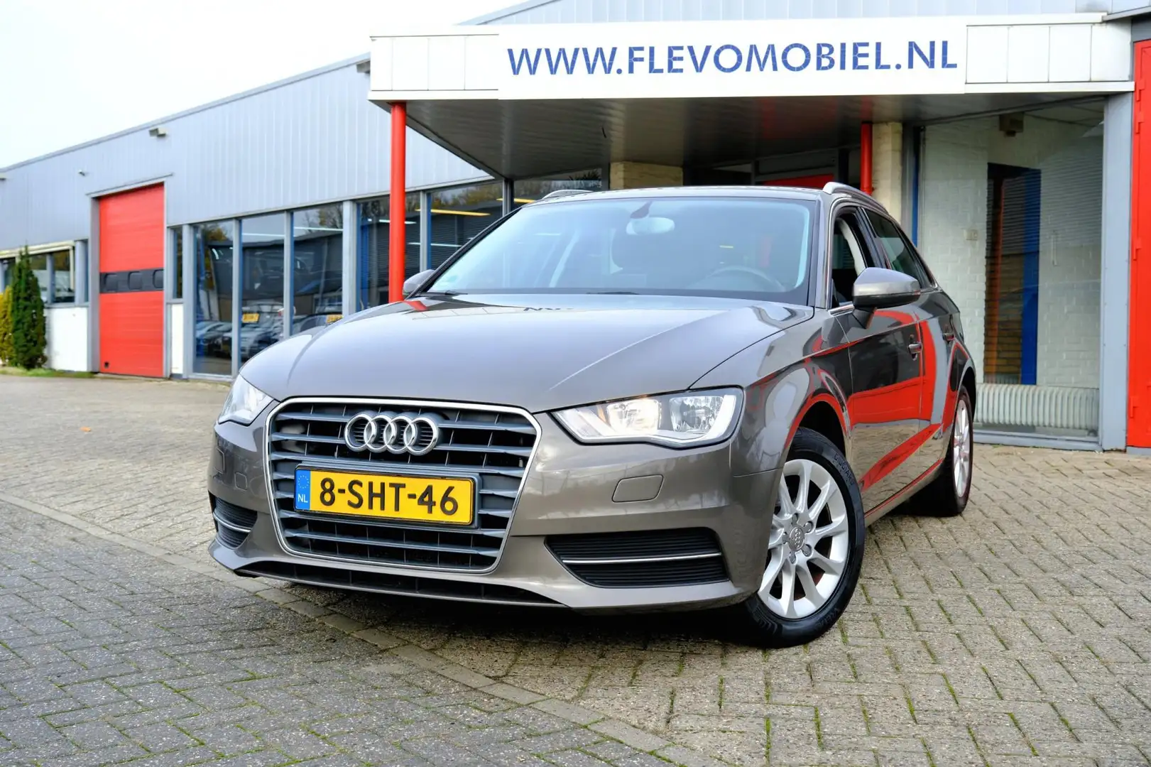Audi A3 Sportback 1.2 TFSI Attraction Pro Line Navi|AIrco| Grijs - 1