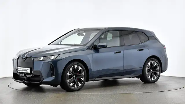 BMW Ix view 3