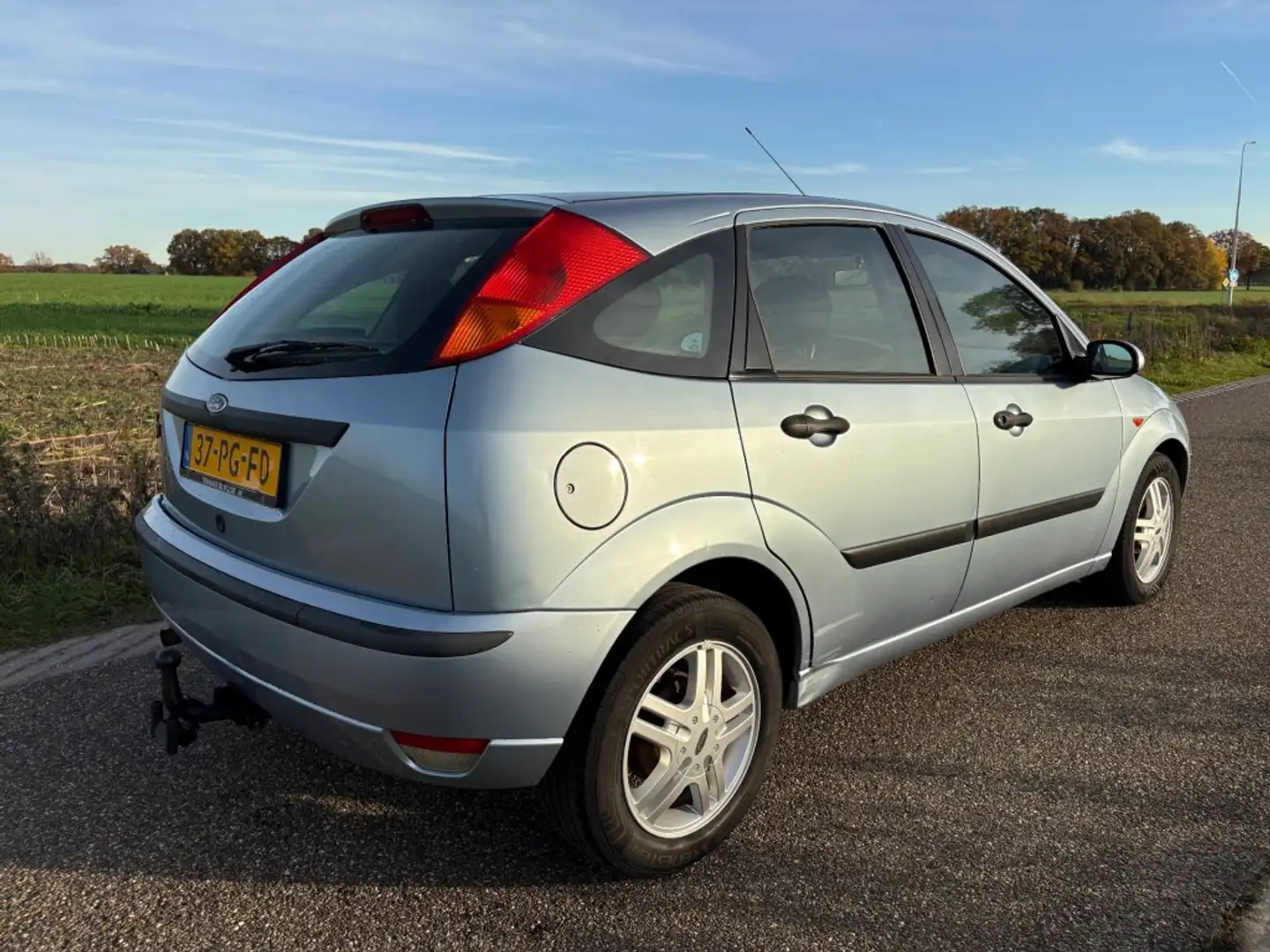 Ford Focus 1.6-16V AMBIENTE / 5 DRS / AIRCO / NETTE STAAT Gris - 2