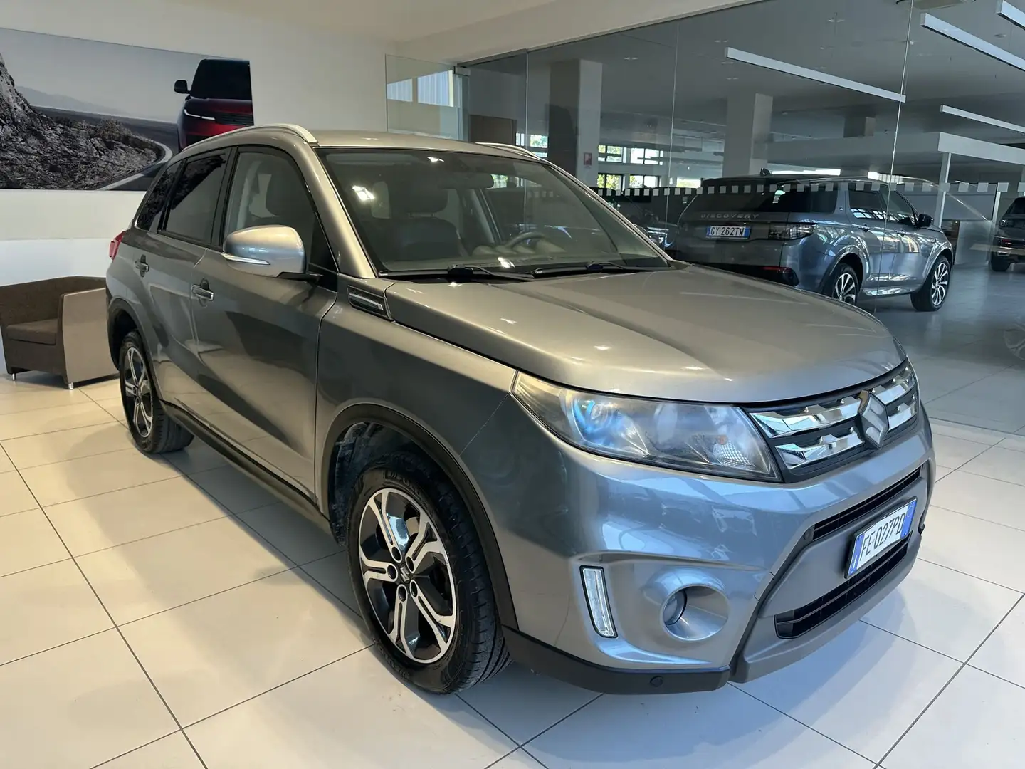 Suzuki Vitara 1.6 DDiS 4WD All Grip DCT V-Top Šedá - 2