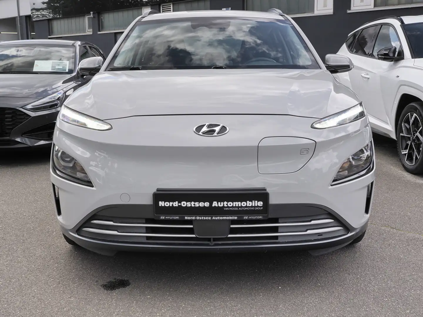 Hyundai KONA SELECT ELEKTRO 2WD KAMERA ACC PDC KLIMA SHZ Grijs - 2