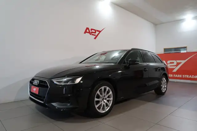 Audi A4 view 10