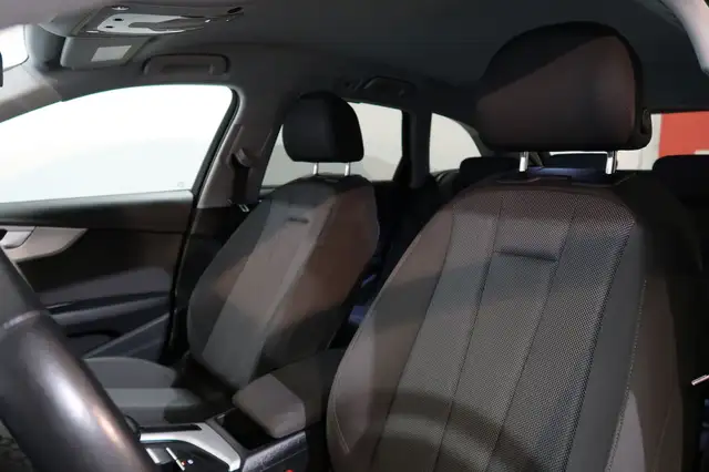 Audi A4 view 24