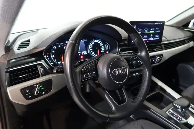 Audi A4 view 4