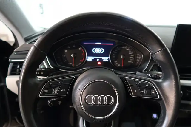 Audi A4 view 26