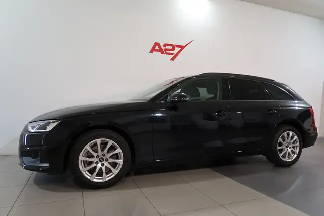 Audi A4 view 16