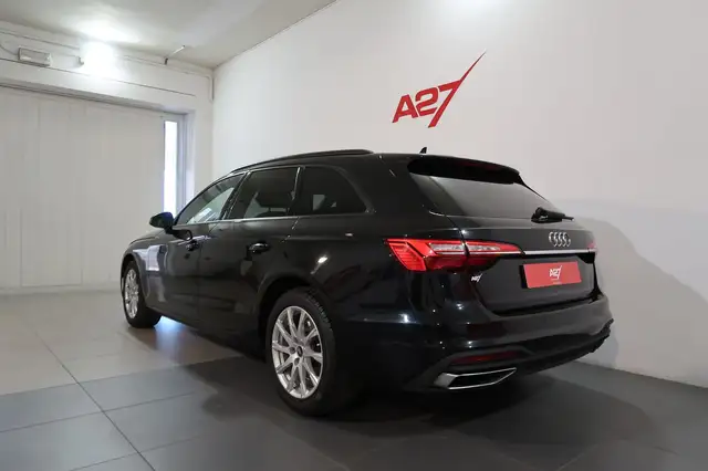 Audi A4 view 17