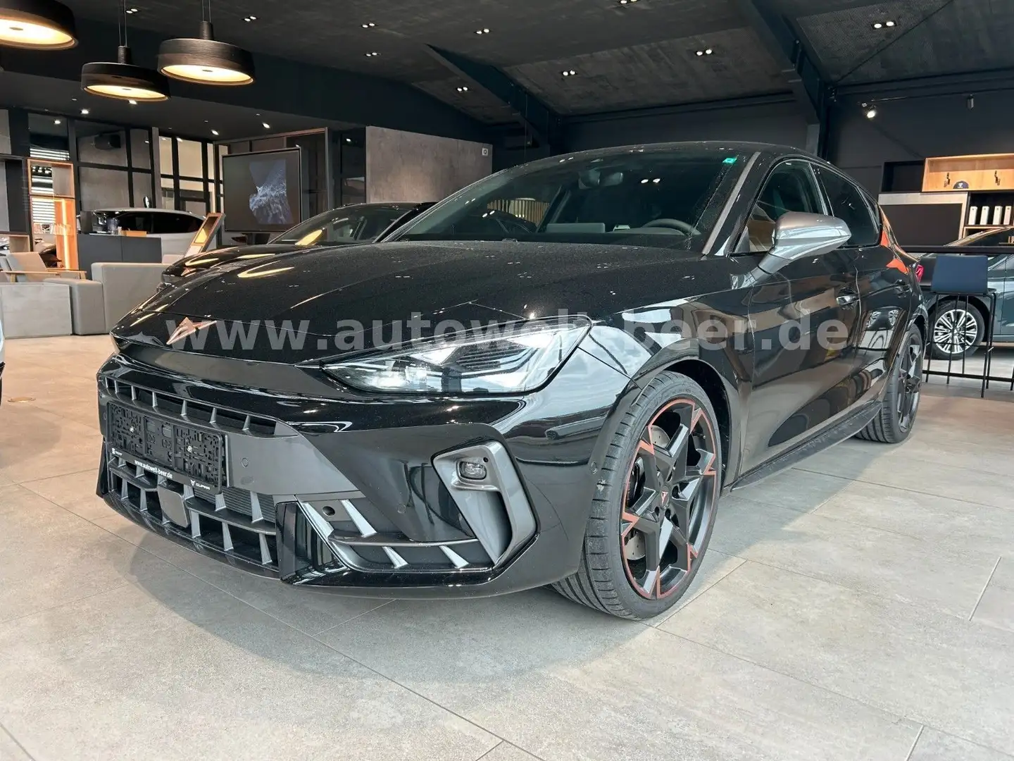 CUPRA Leon VZ 2.0 TSI 300PS DSG *AHK*CAM*NAVI* Noir - 1