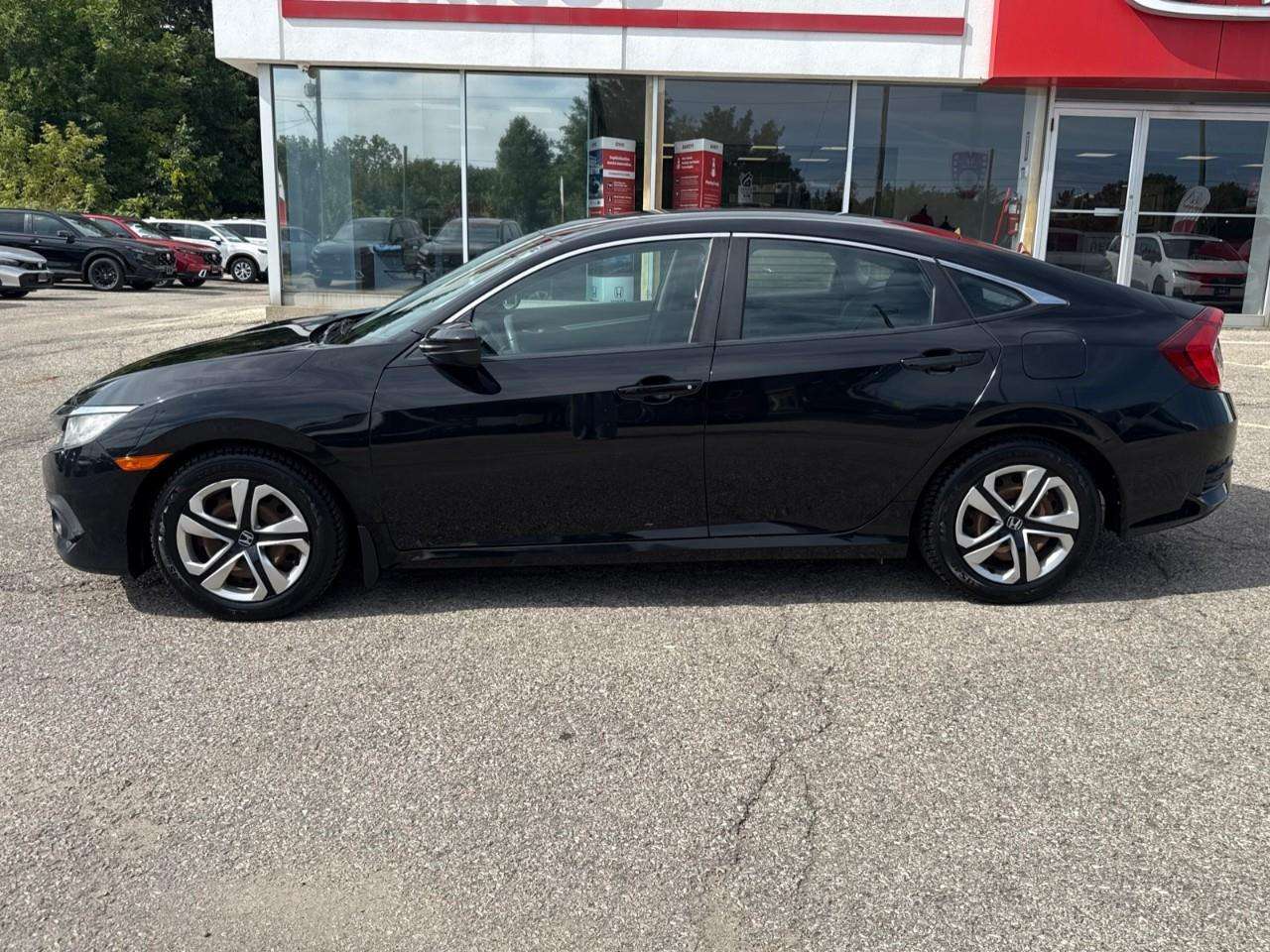2017 Honda Civic LX — снимка 1