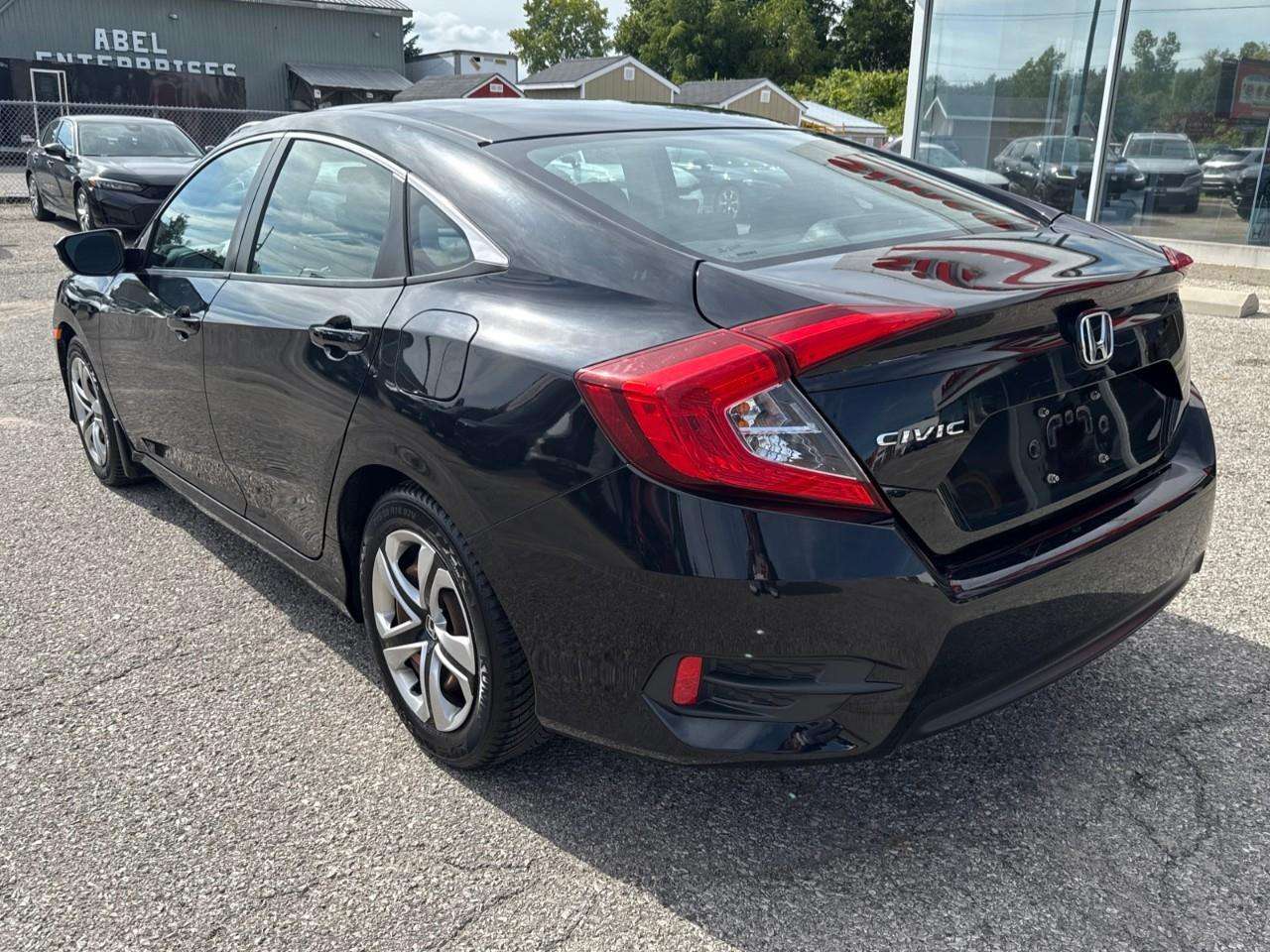 2017 Honda Civic LX — снимка 1