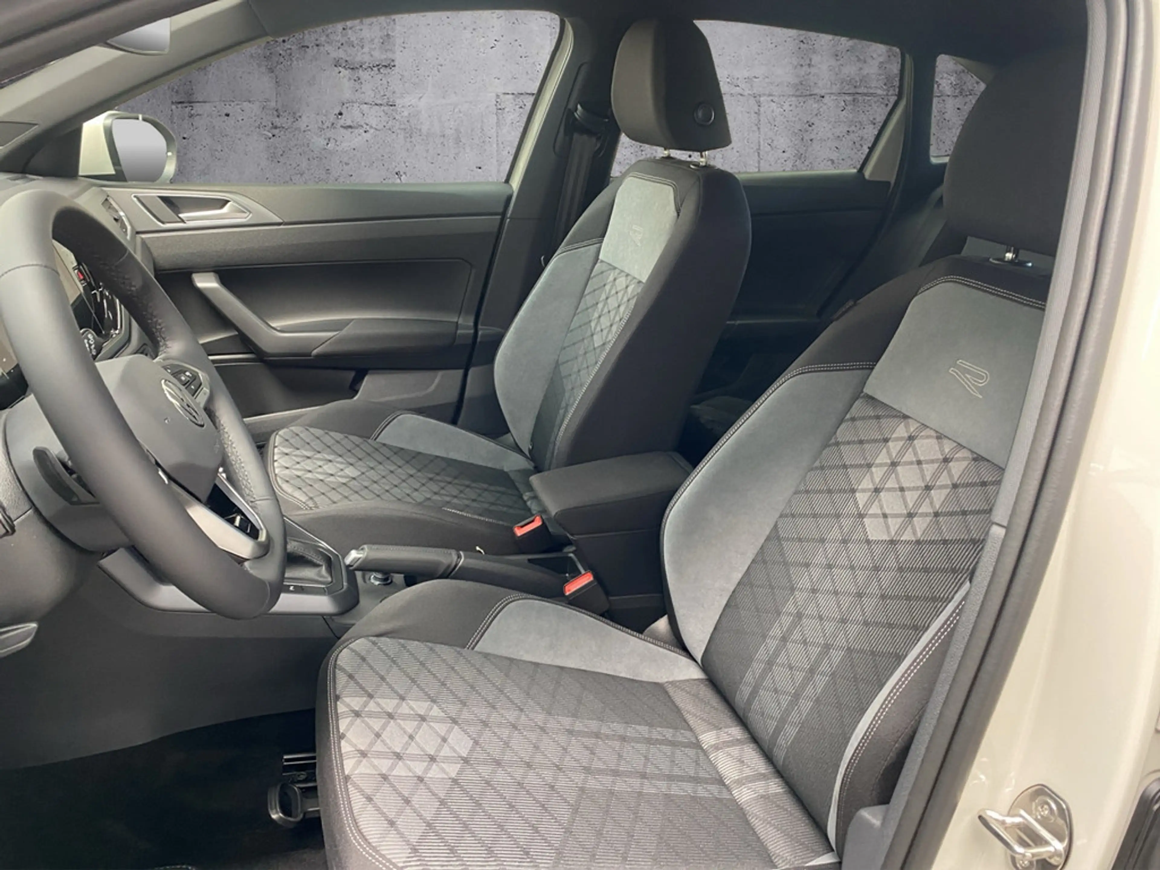 Volkswagen Taigo 1.0 TSI DSG R-Line AHK+LED-Matrix+Navi+SHZ+ACC+Kamera — photo 9