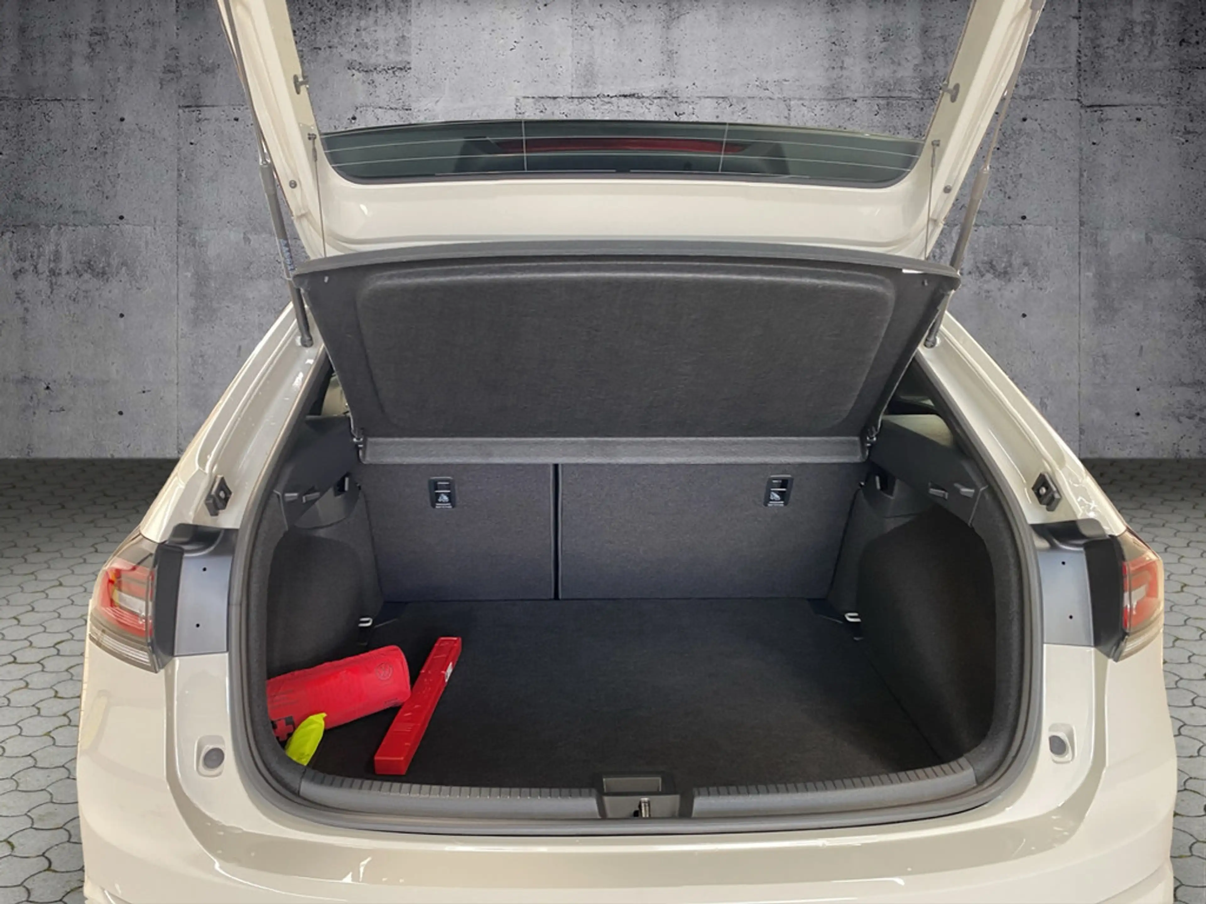 Volkswagen Taigo 1.0 TSI DSG R-Line AHK+LED-Matrix+Navi+SHZ+ACC+Kamera — photo 13