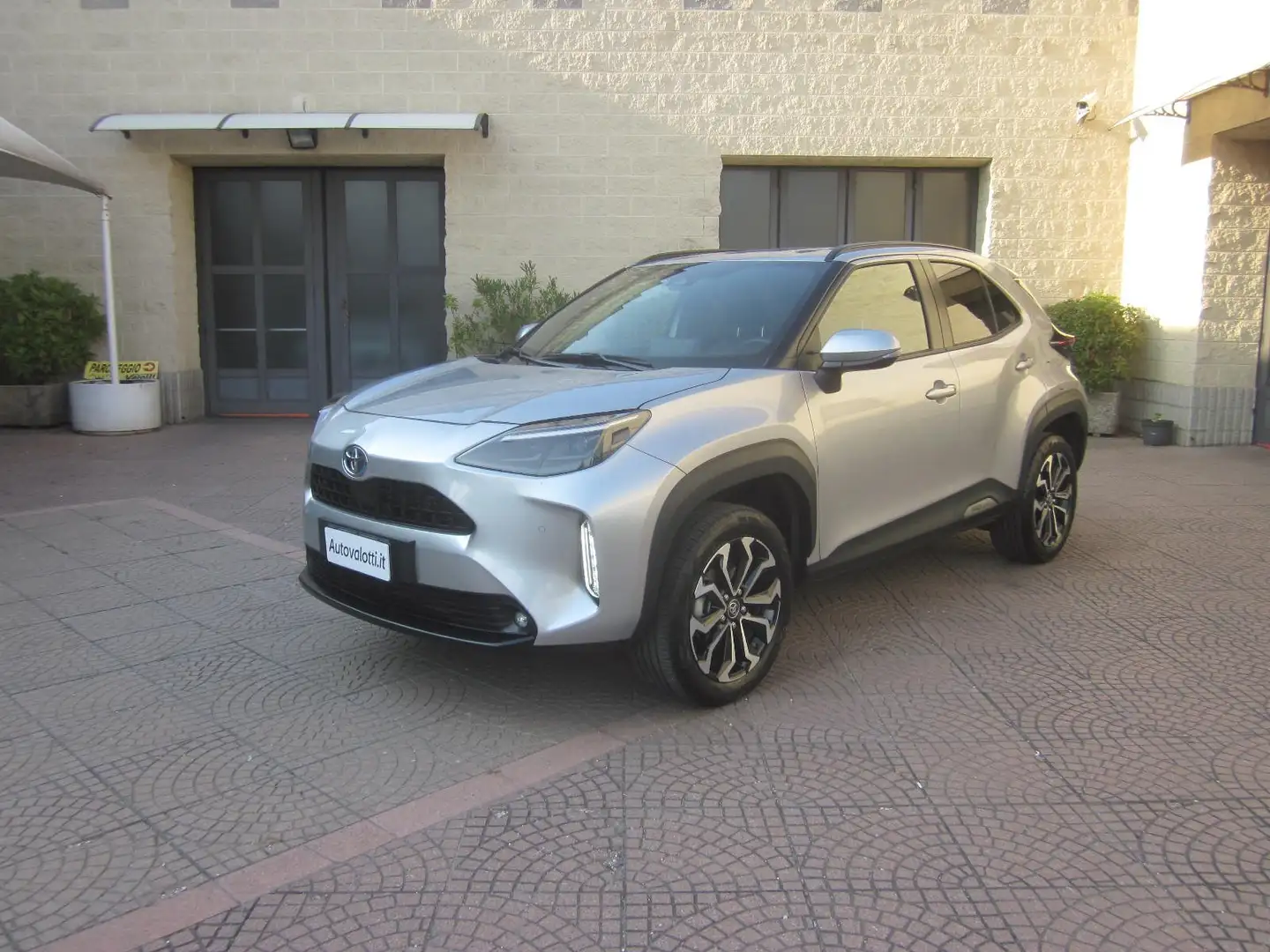 Toyota Yaris Cross 1.5 Hybrid 5p. E-CVT Trend Confort Pack Argento - 1