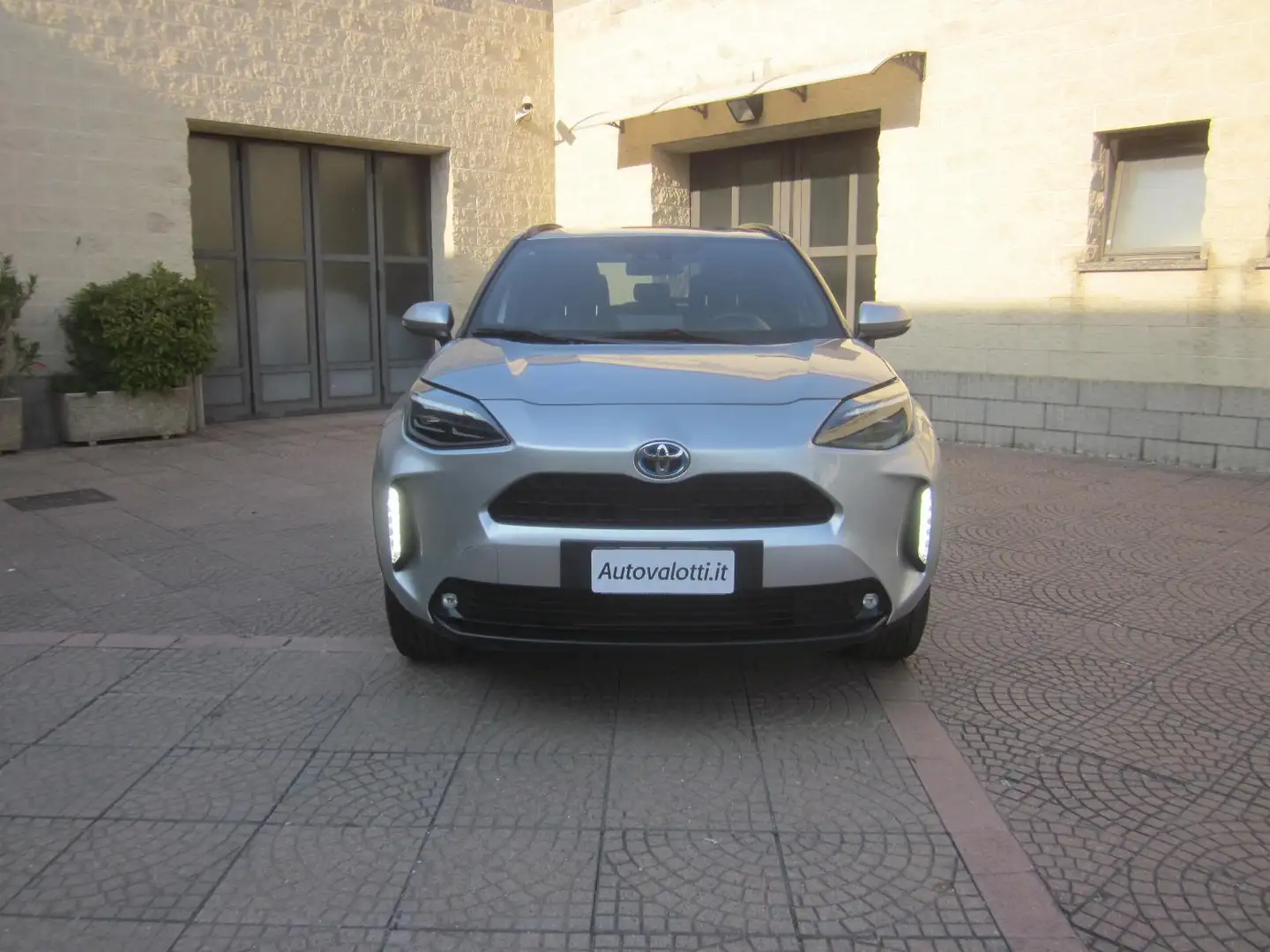 Toyota Yaris Cross 1.5 Hybrid 5p. E-CVT Trend Confort Pack Argento - 2