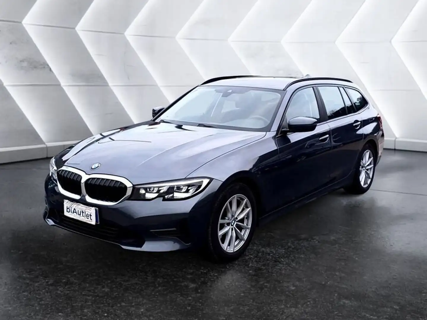 BMW 320 320d Touring xdrive Business Advantage auto - 1