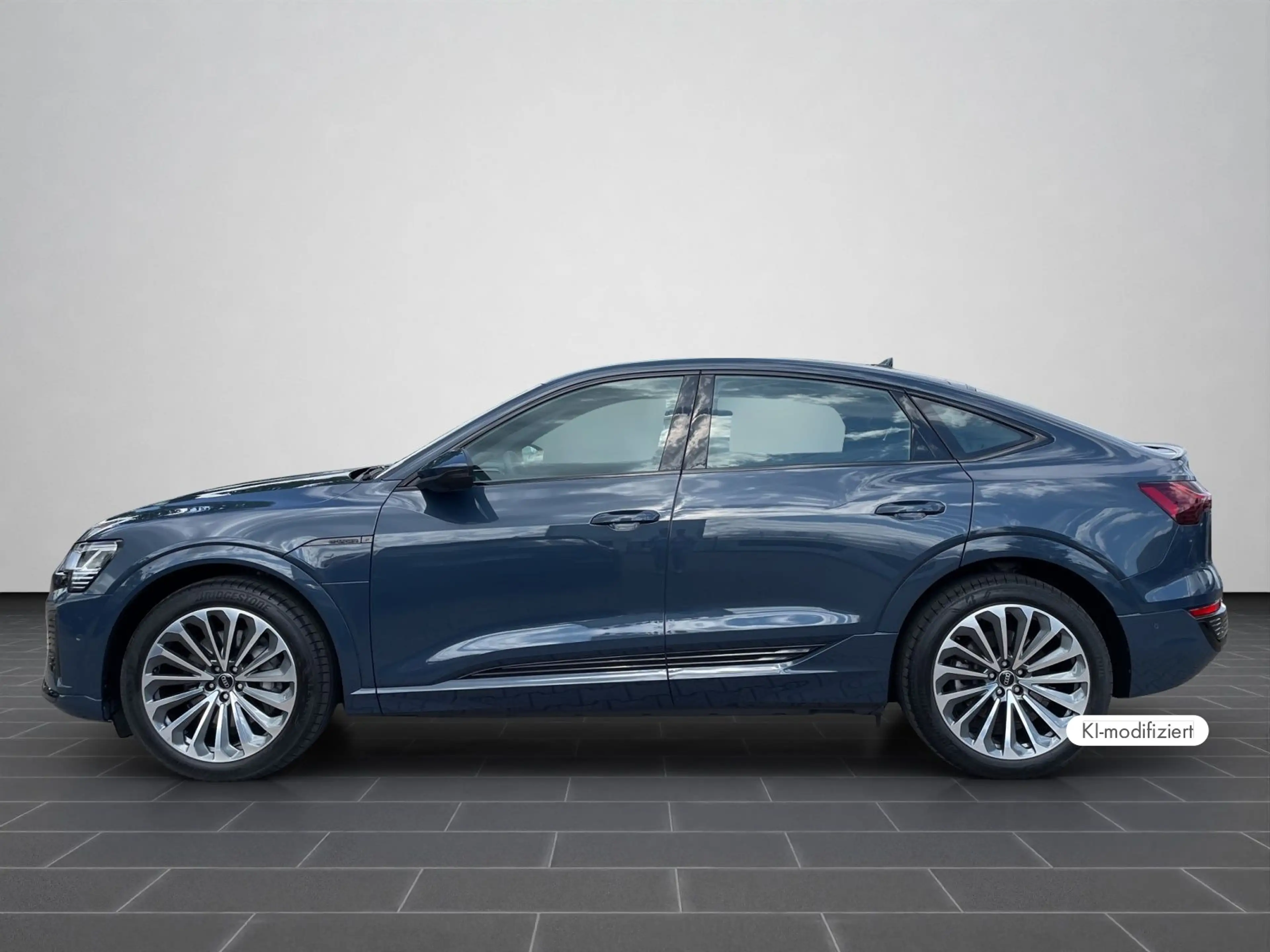 Audi Q8 e-tron S line 55 e-tron quattro B&O — photo 7