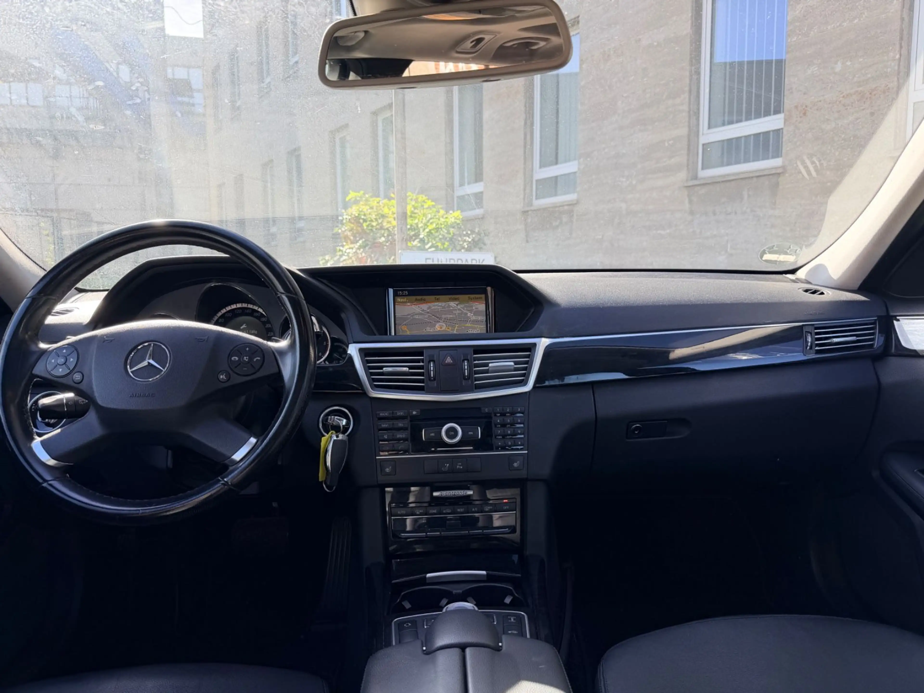 Mercedes-Benz E 300 CDI T BlueEfficiency Xenon Pano Navi Lede — photo 23
