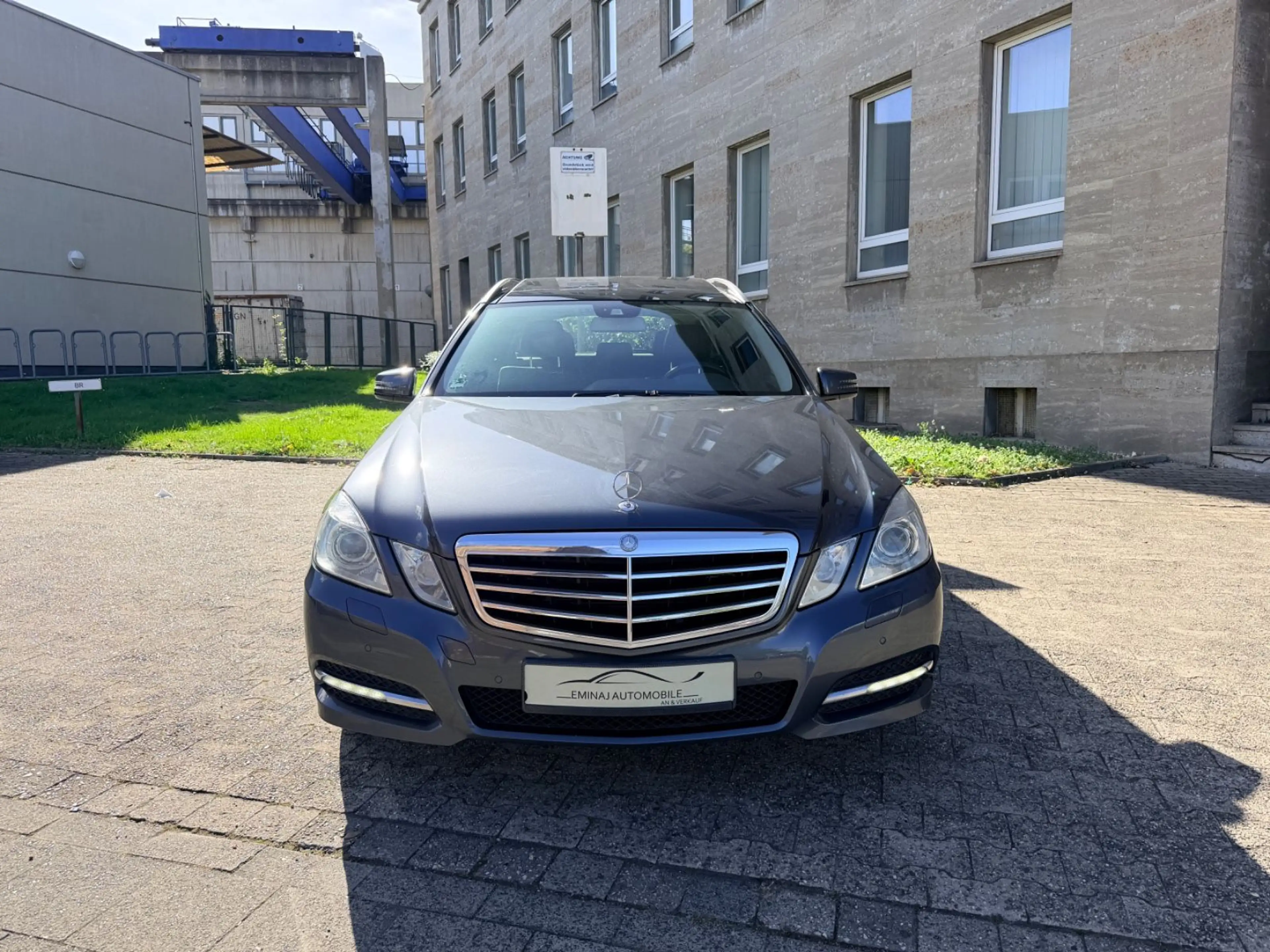 Mercedes-Benz E 300 CDI T BlueEfficiency Xenon Pano Navi Lede — photo 3