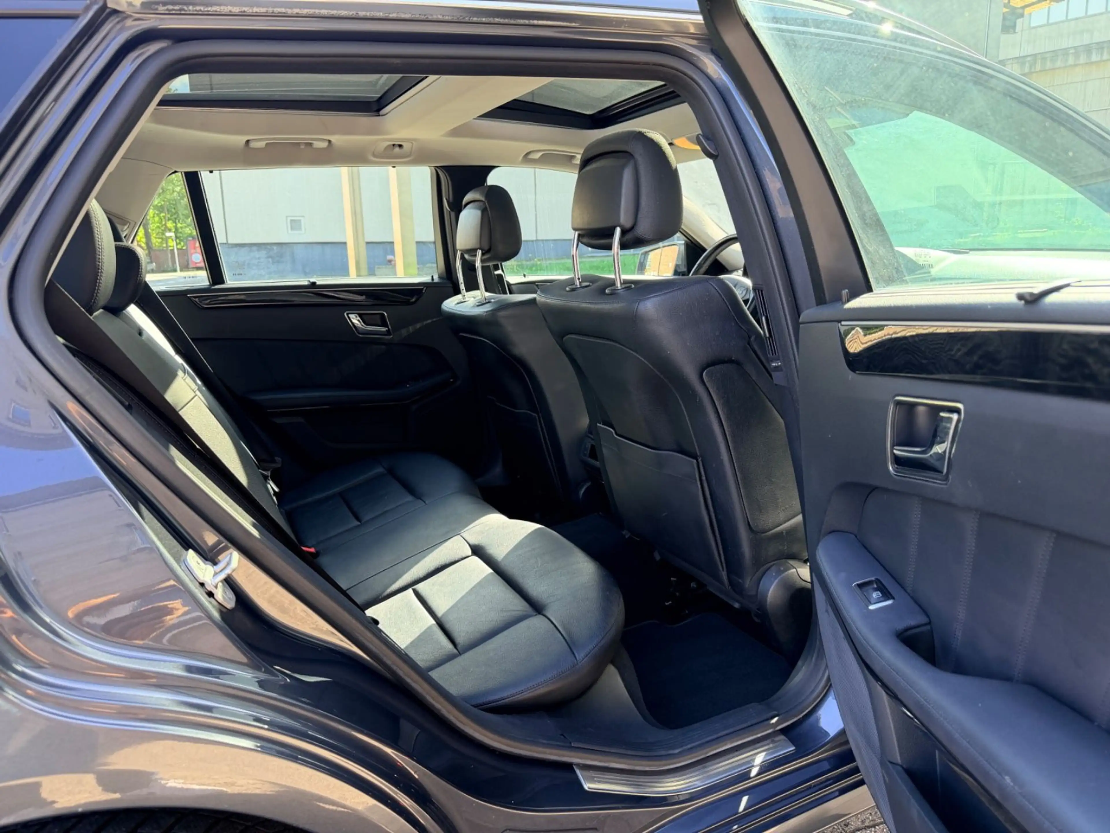 Mercedes-Benz E 300 CDI T BlueEfficiency Xenon Pano Navi Lede — photo 13