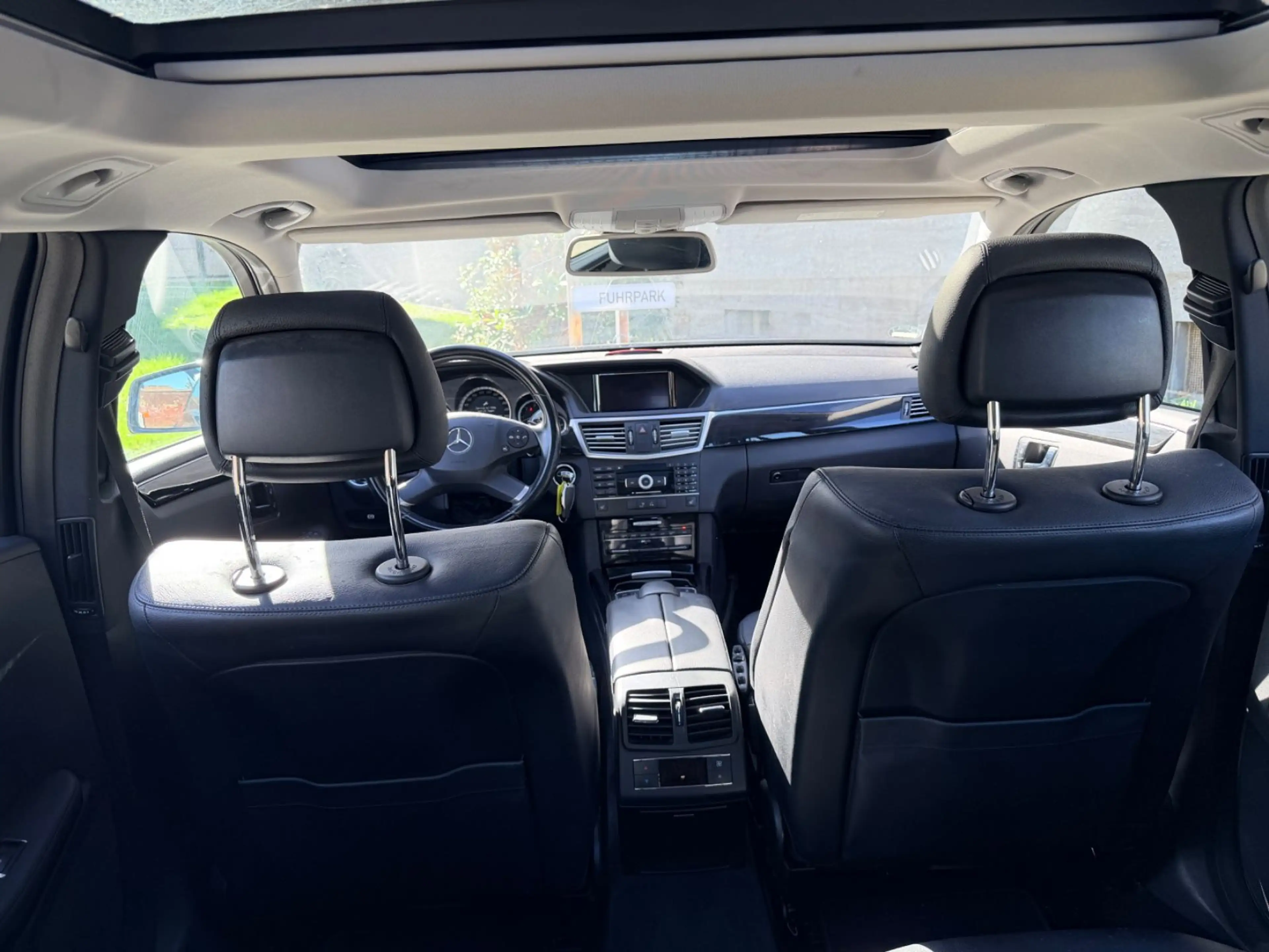 Mercedes-Benz E 300 CDI T BlueEfficiency Xenon Pano Navi Lede — photo 20