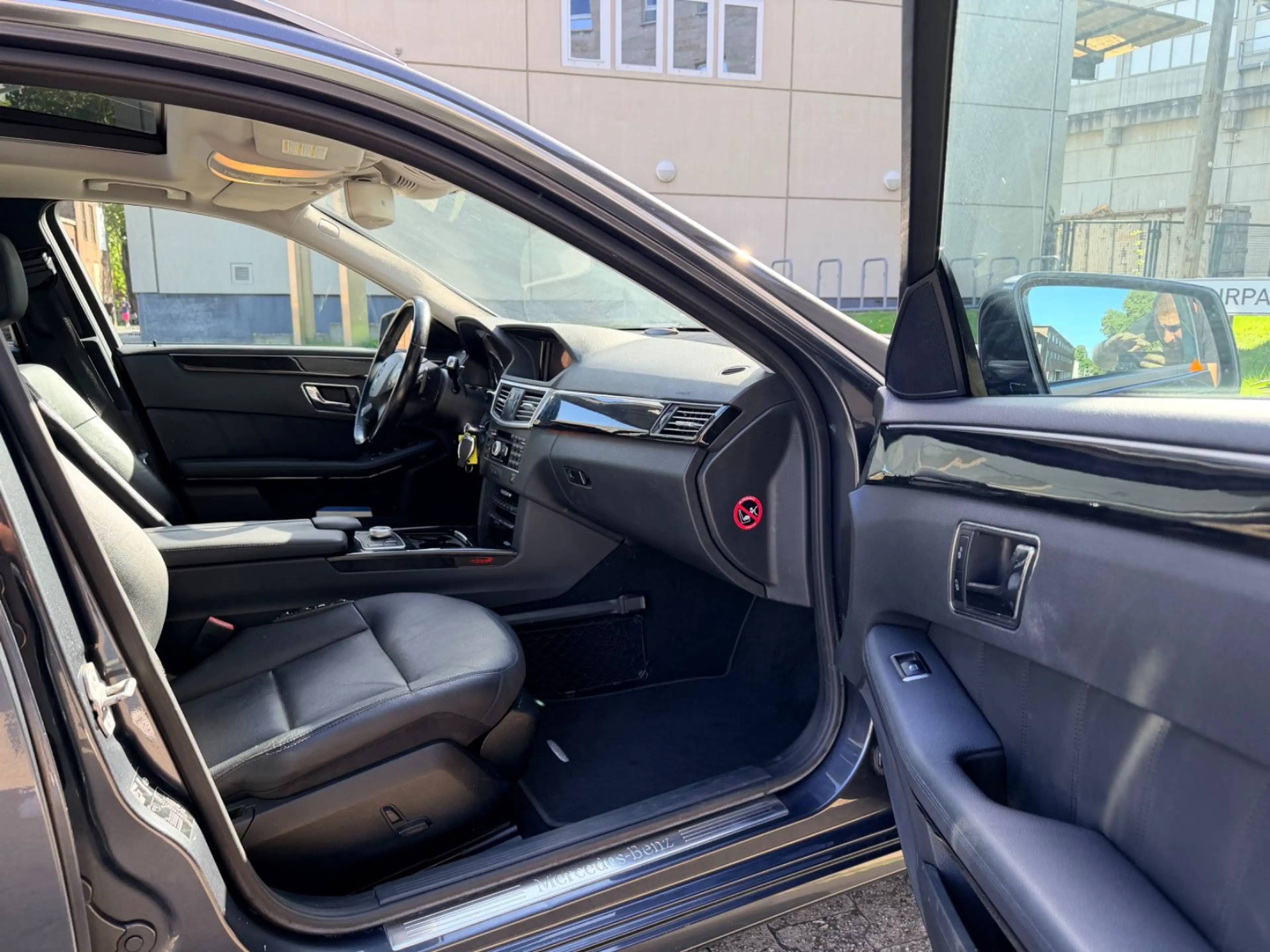 Mercedes-Benz E 300 CDI T BlueEfficiency Xenon Pano Navi Lede — photo 11