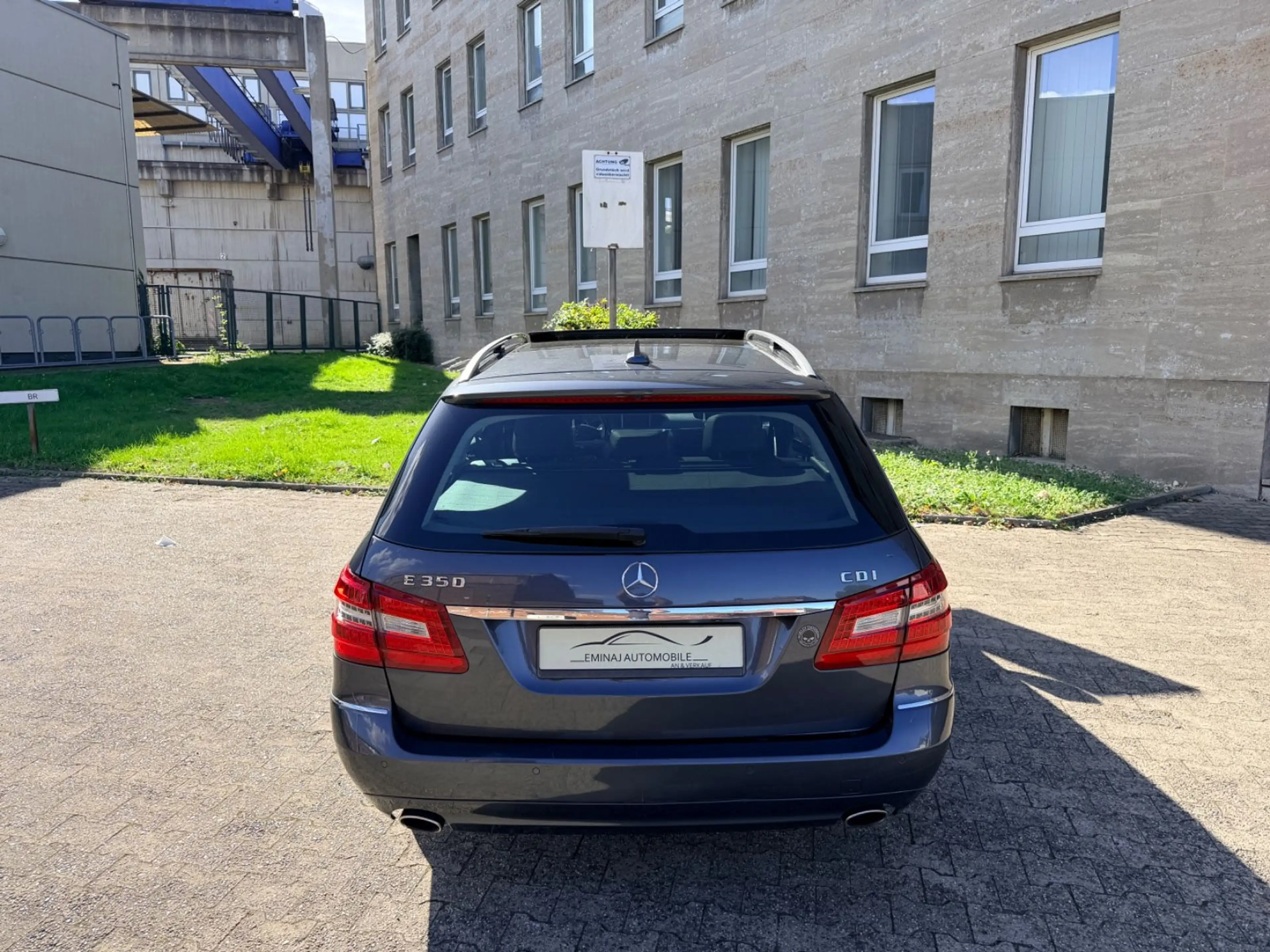 Mercedes-Benz E 300 CDI T BlueEfficiency Xenon Pano Navi Lede — photo 7