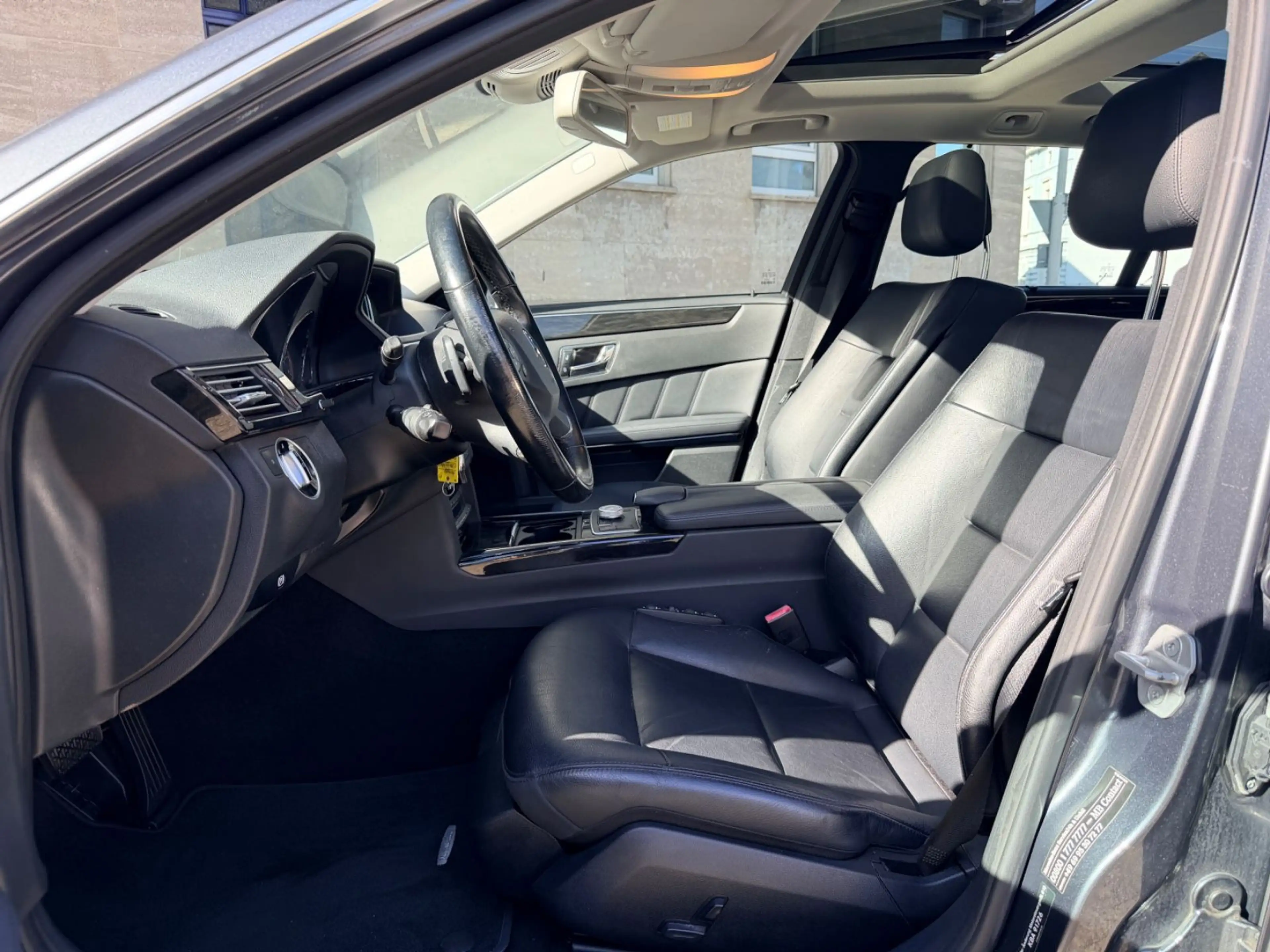 Mercedes-Benz E 300 CDI T BlueEfficiency Xenon Pano Navi Lede — photo 18