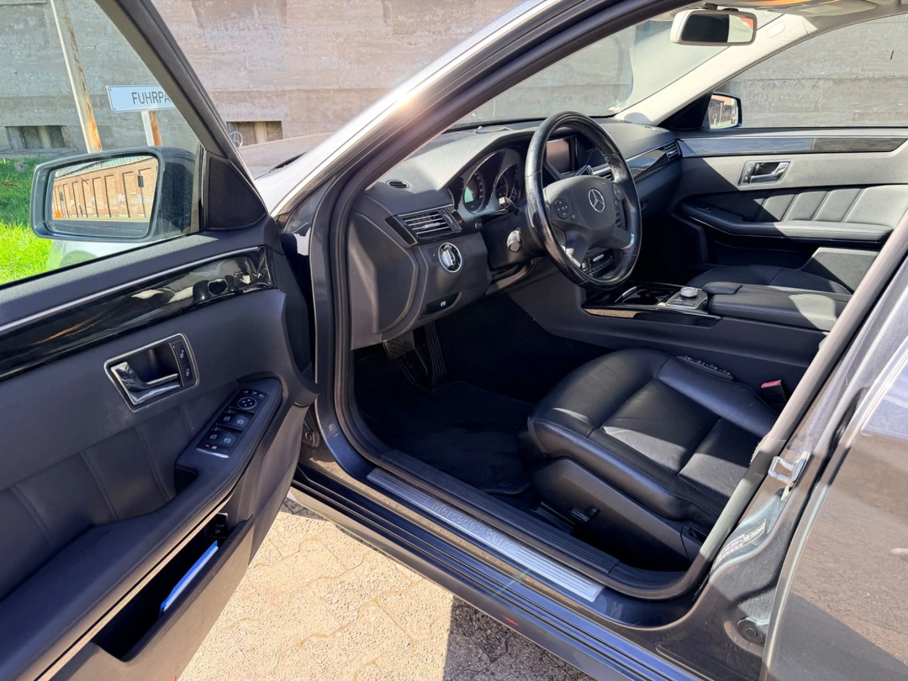 Mercedes-Benz E 300 CDI T BlueEfficiency Xenon Pano Navi Lede — photo 16