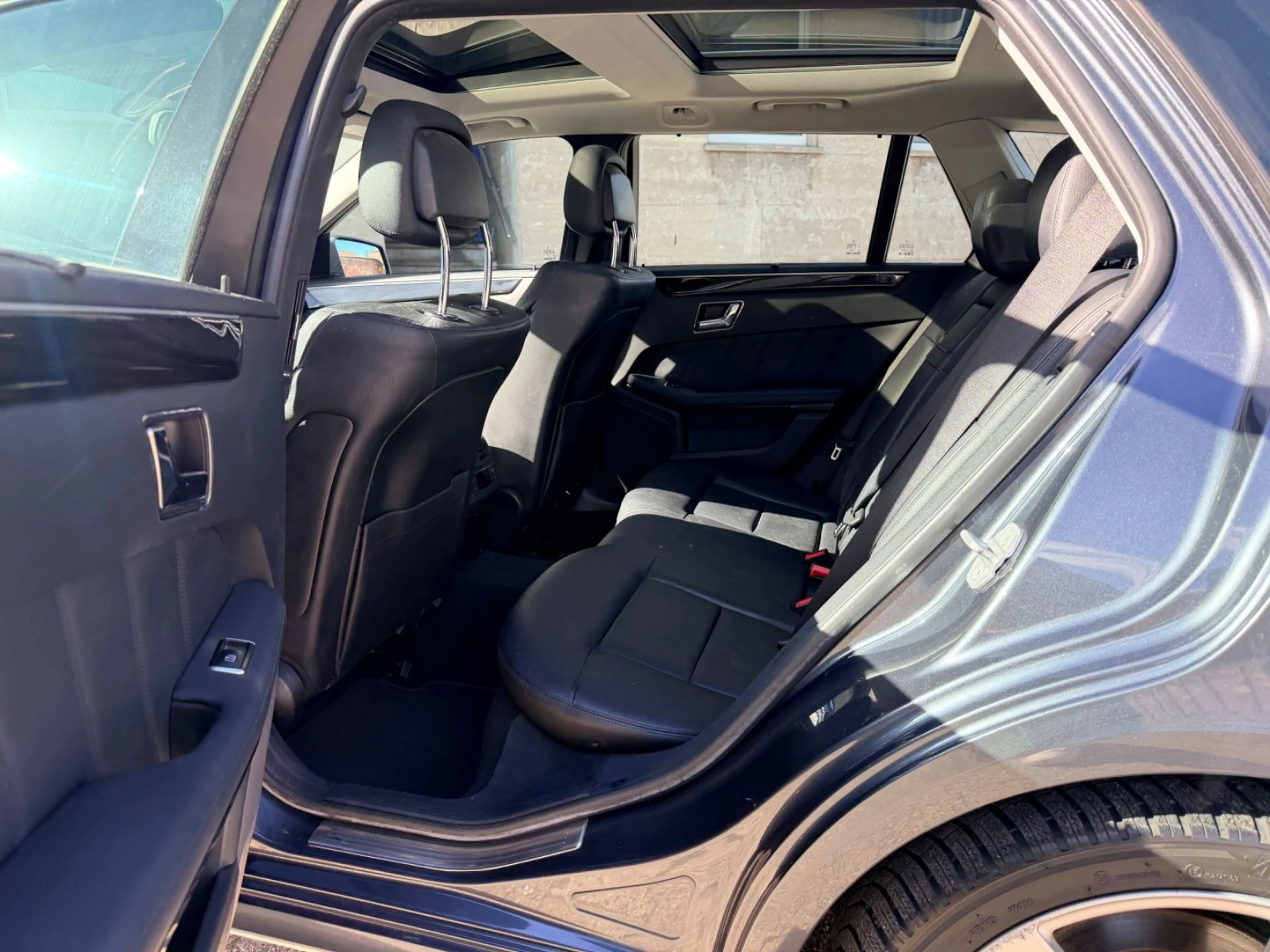 Mercedes-Benz E 300 CDI T BlueEfficiency Xenon Pano Navi Lede — photo 15