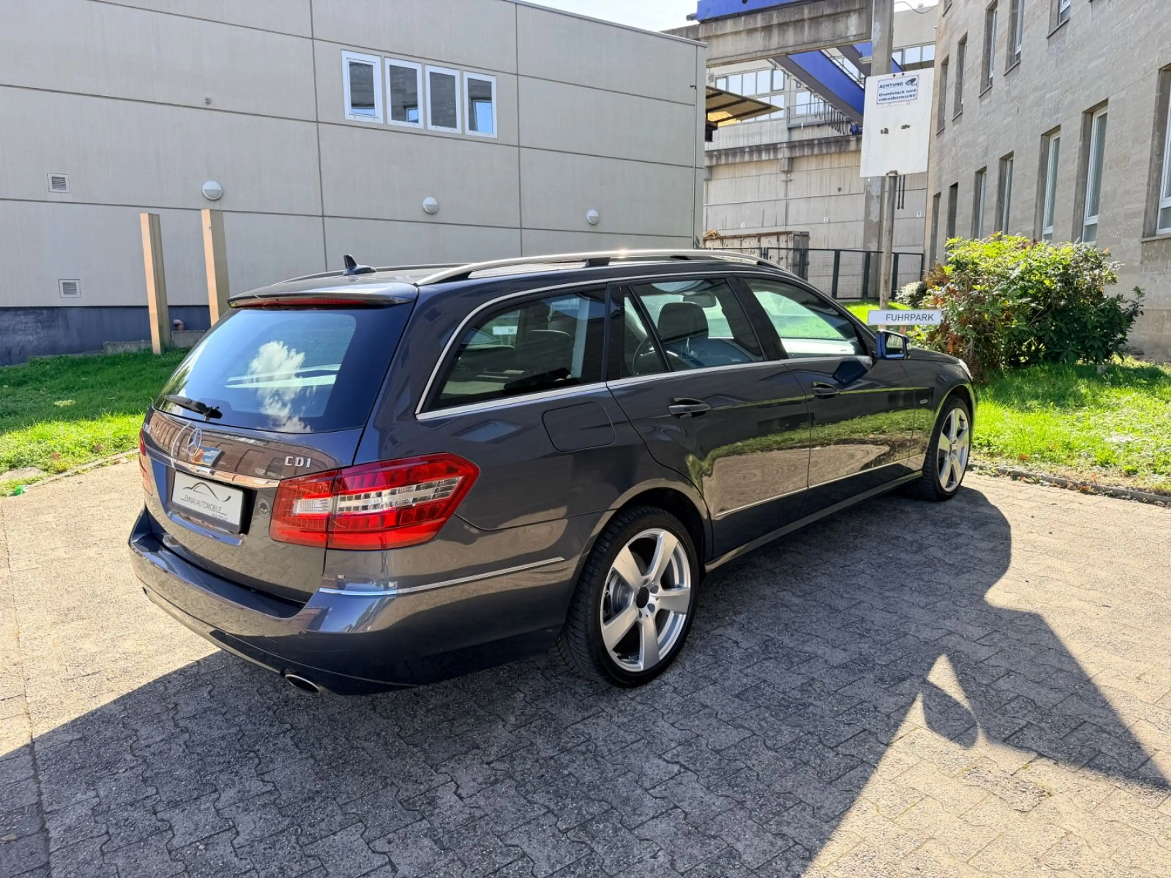 Mercedes-Benz E 300 CDI T BlueEfficiency Xenon Pano Navi Lede — photo 8