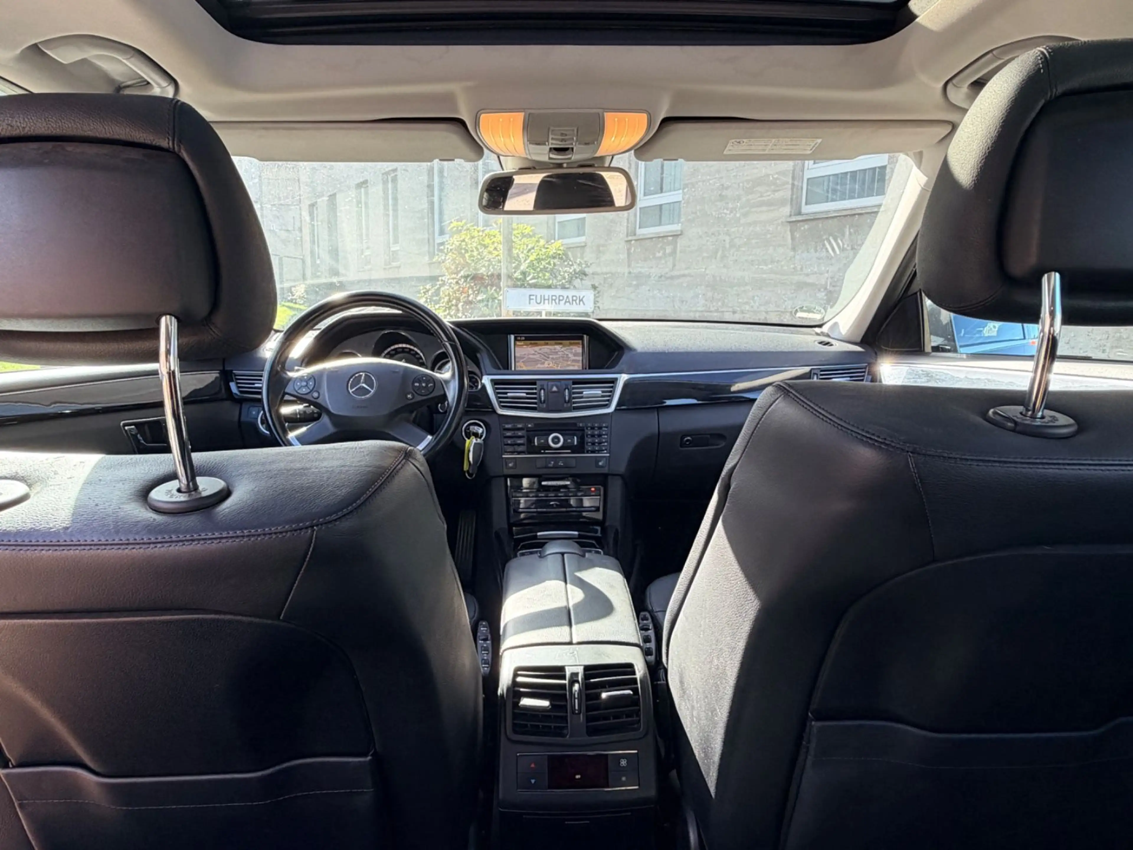 Mercedes-Benz E 300 CDI T BlueEfficiency Xenon Pano Navi Lede — photo 21
