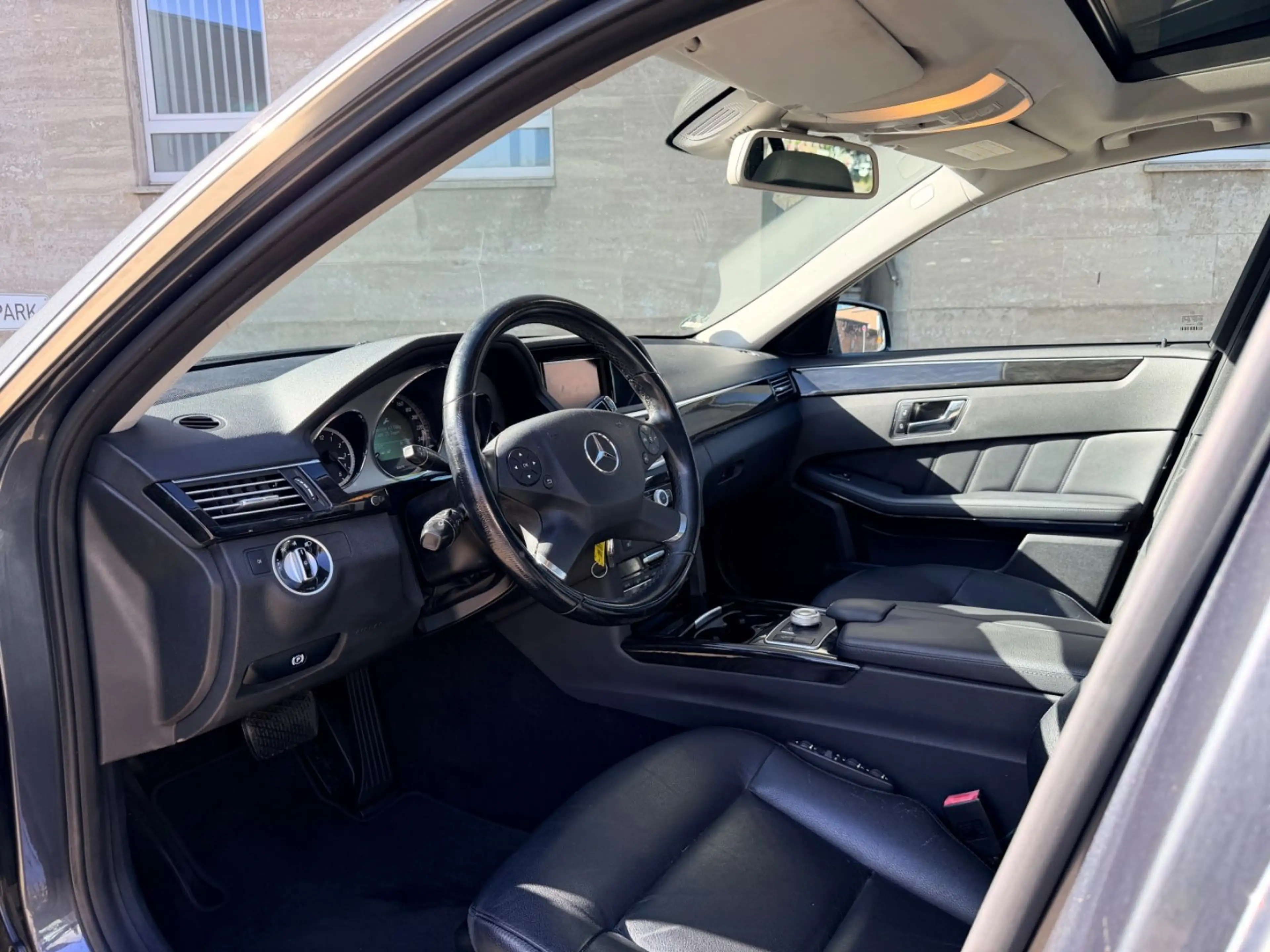 Mercedes-Benz E 300 CDI T BlueEfficiency Xenon Pano Navi Lede — photo 19