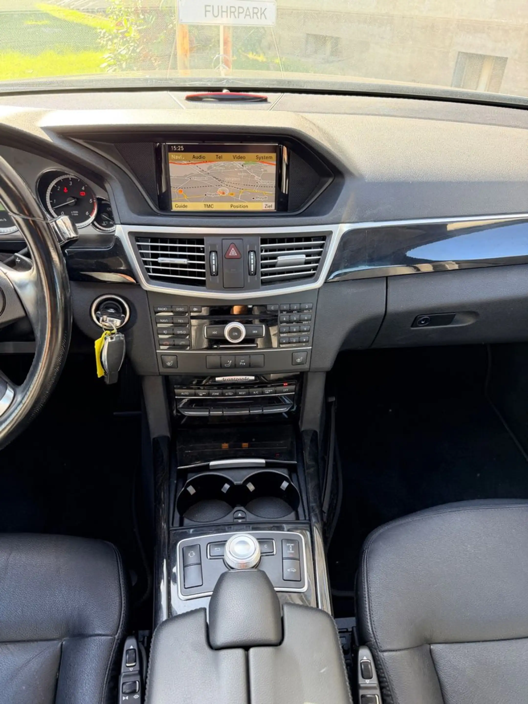 Mercedes-Benz E 300 CDI T BlueEfficiency Xenon Pano Navi Lede — photo 22