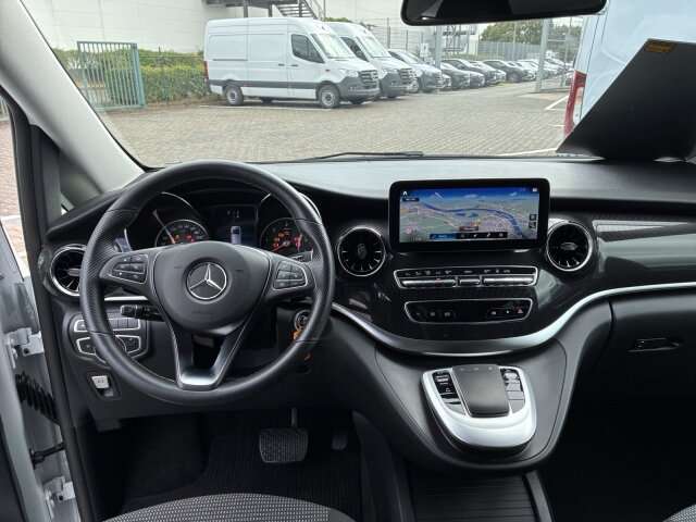 Mercedes-Benz V 220