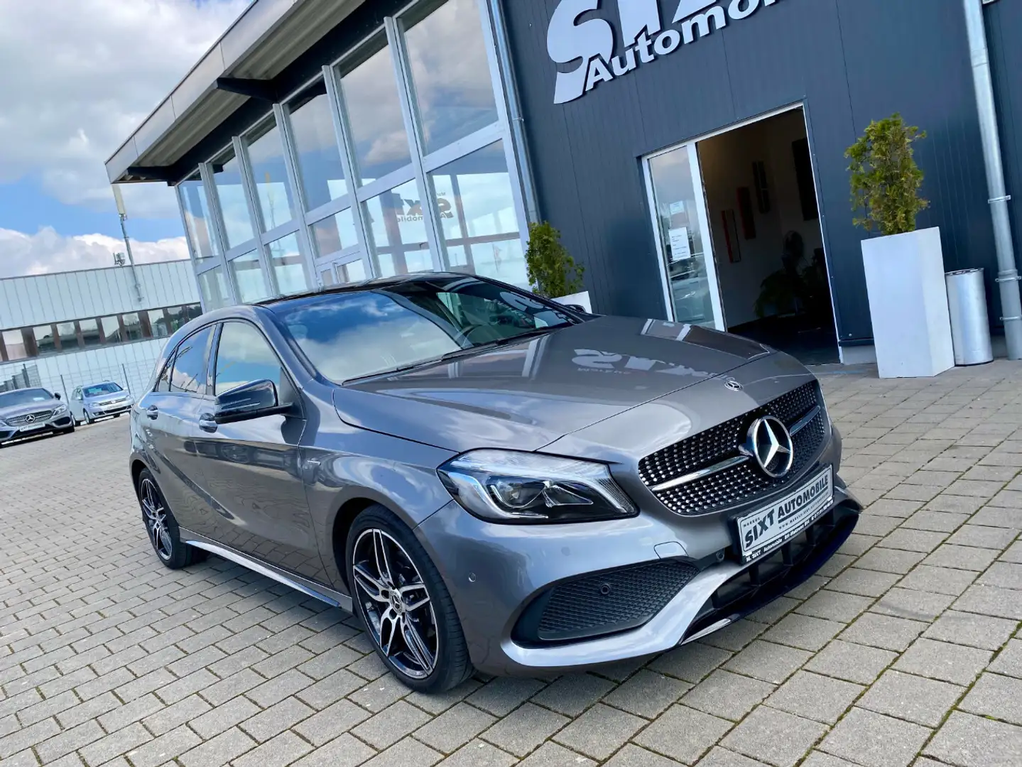 Mercedes-Benz A 200 PEAK EDITION AMG STYLE Panorama,Night Gris - 1