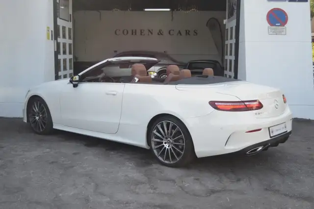 Mercedes-Benz E view 12