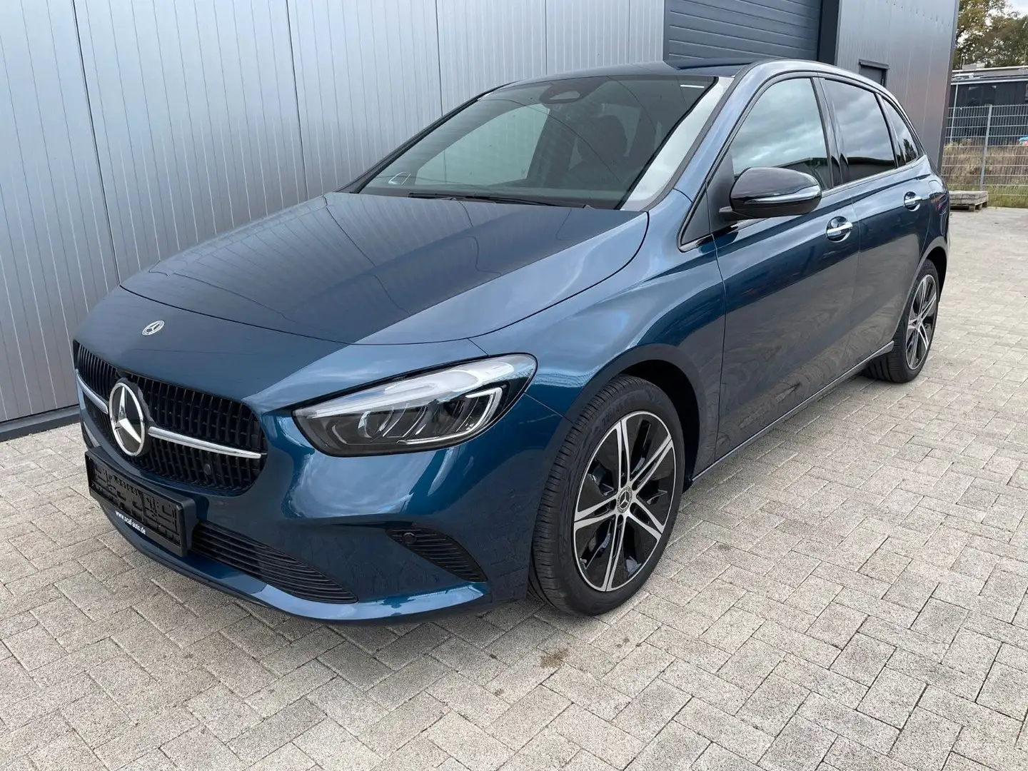 Mercedes-Benz B 250 e BURMESTER/KEYLESS-GO/KAMERA/NAVI/LED Blau - 1