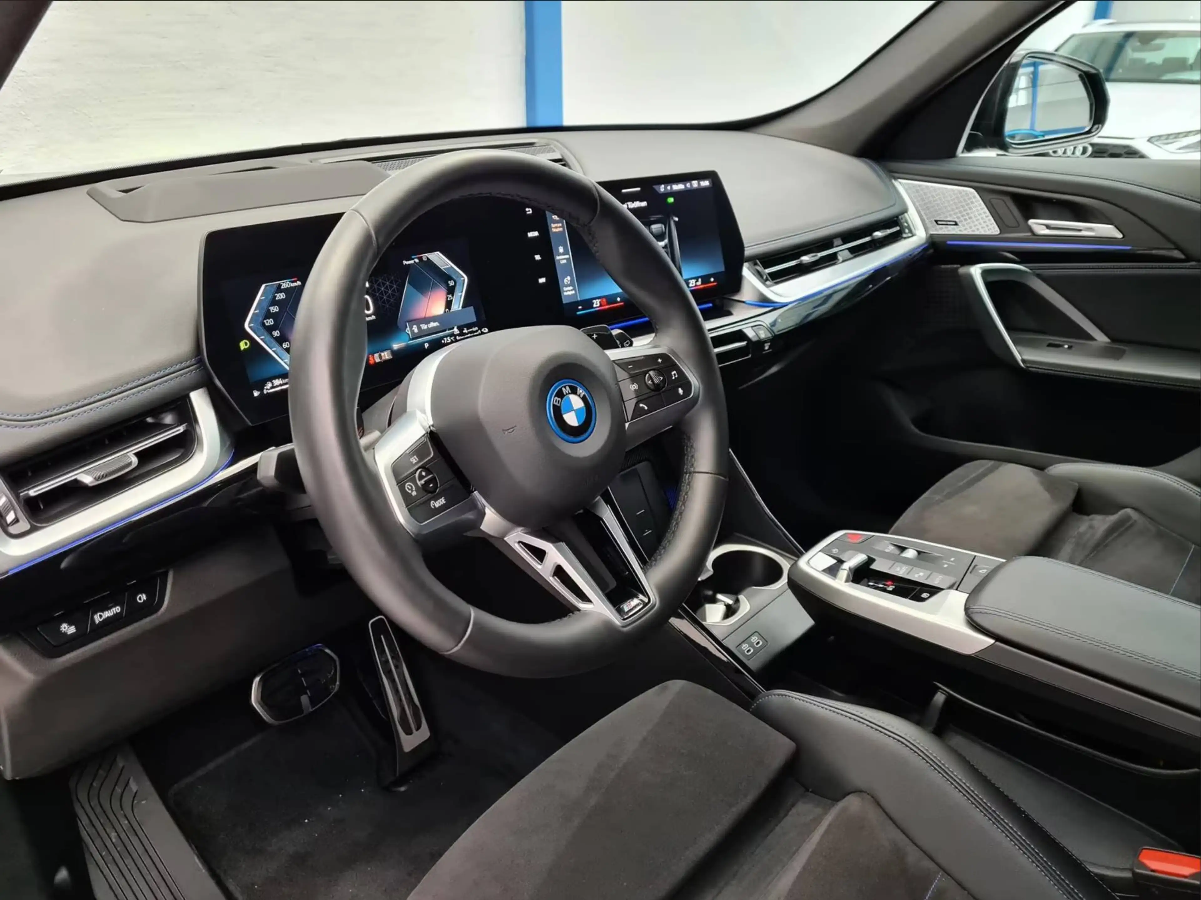 BMW X1 xDrive 30 e M Sport — photo 12