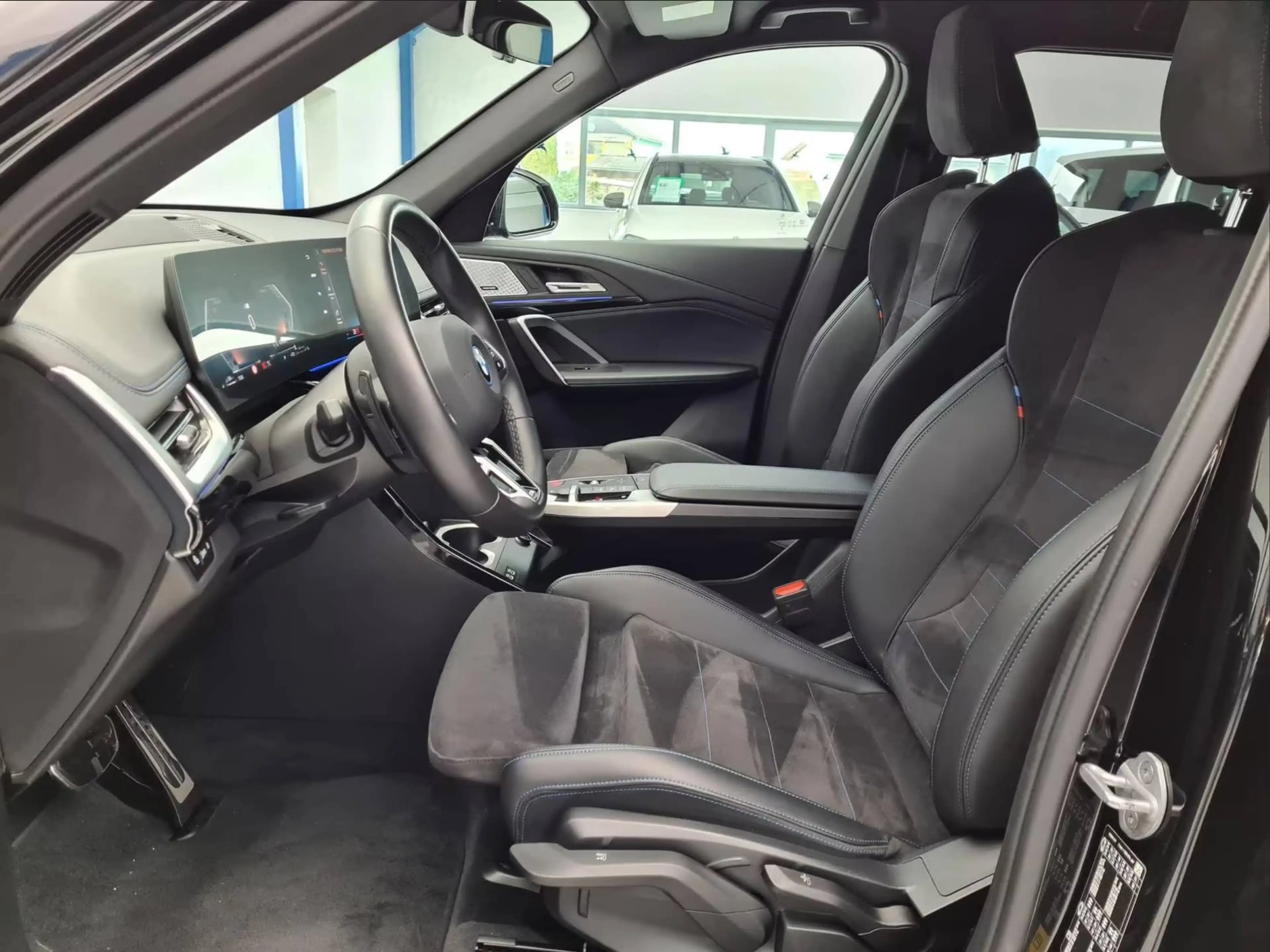 BMW X1 xDrive 30 e M Sport — photo 11