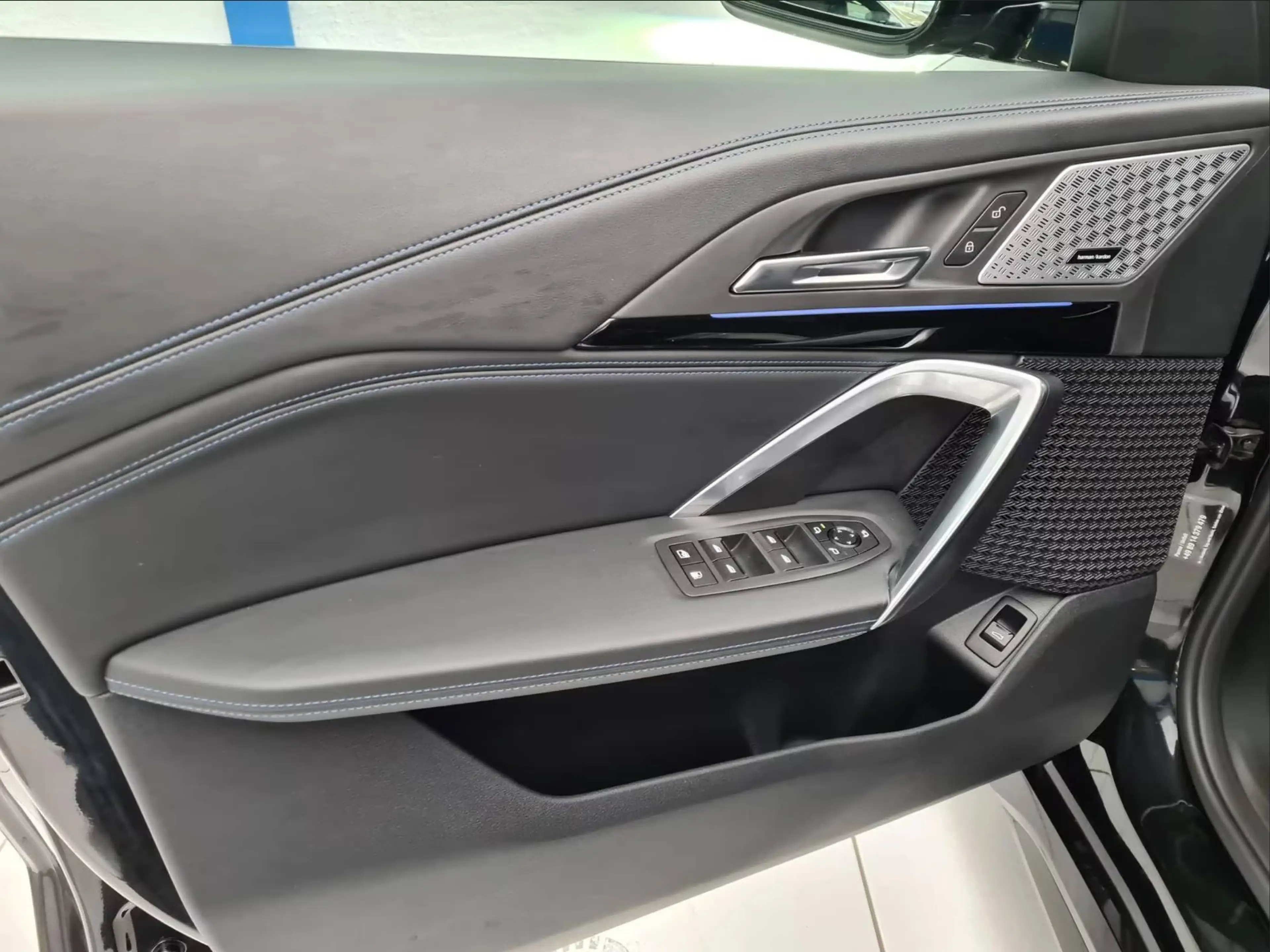 BMW X1 xDrive 30 e M Sport — photo 10