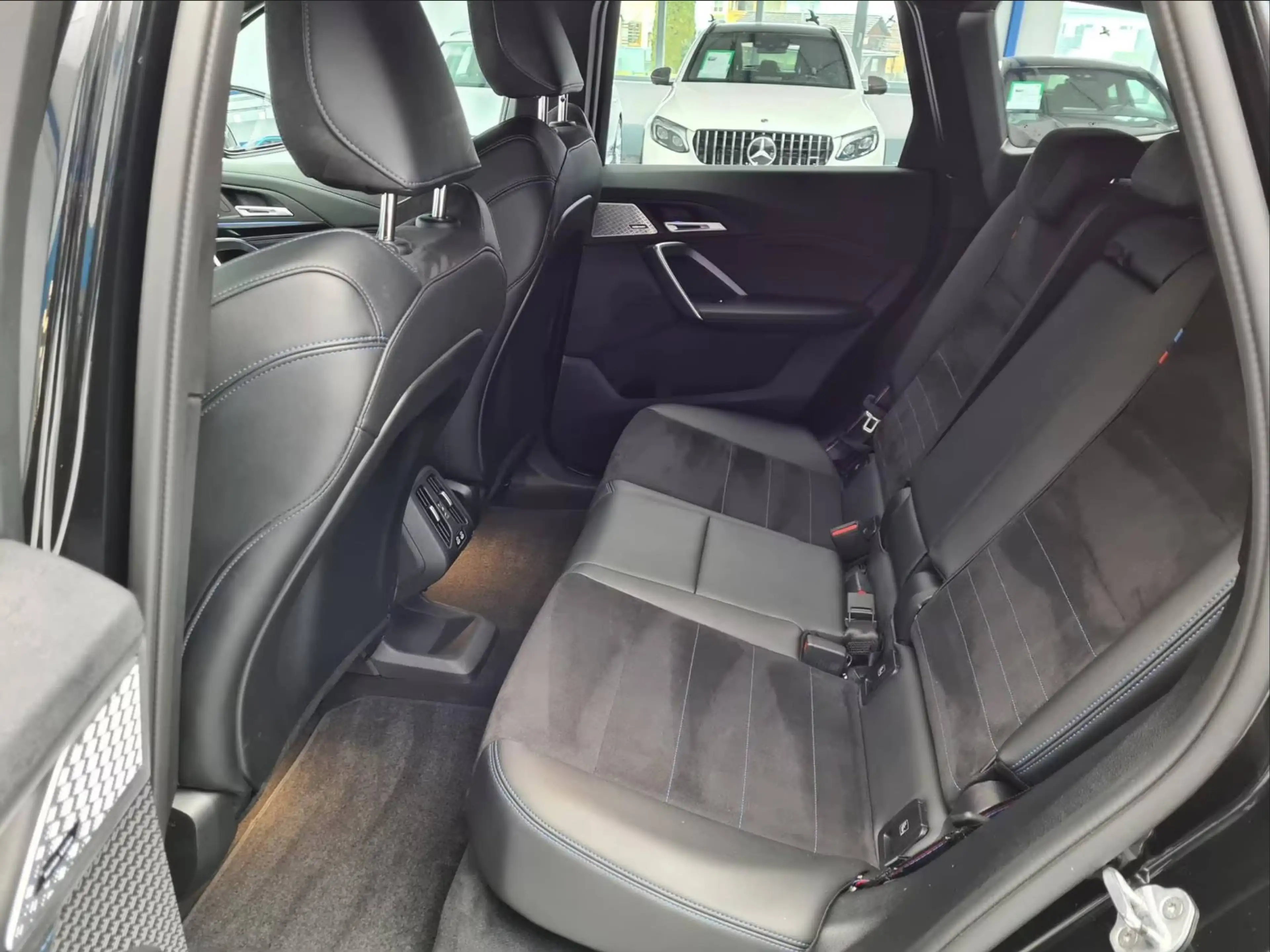 BMW X1 xDrive 30 e M Sport — photo 13
