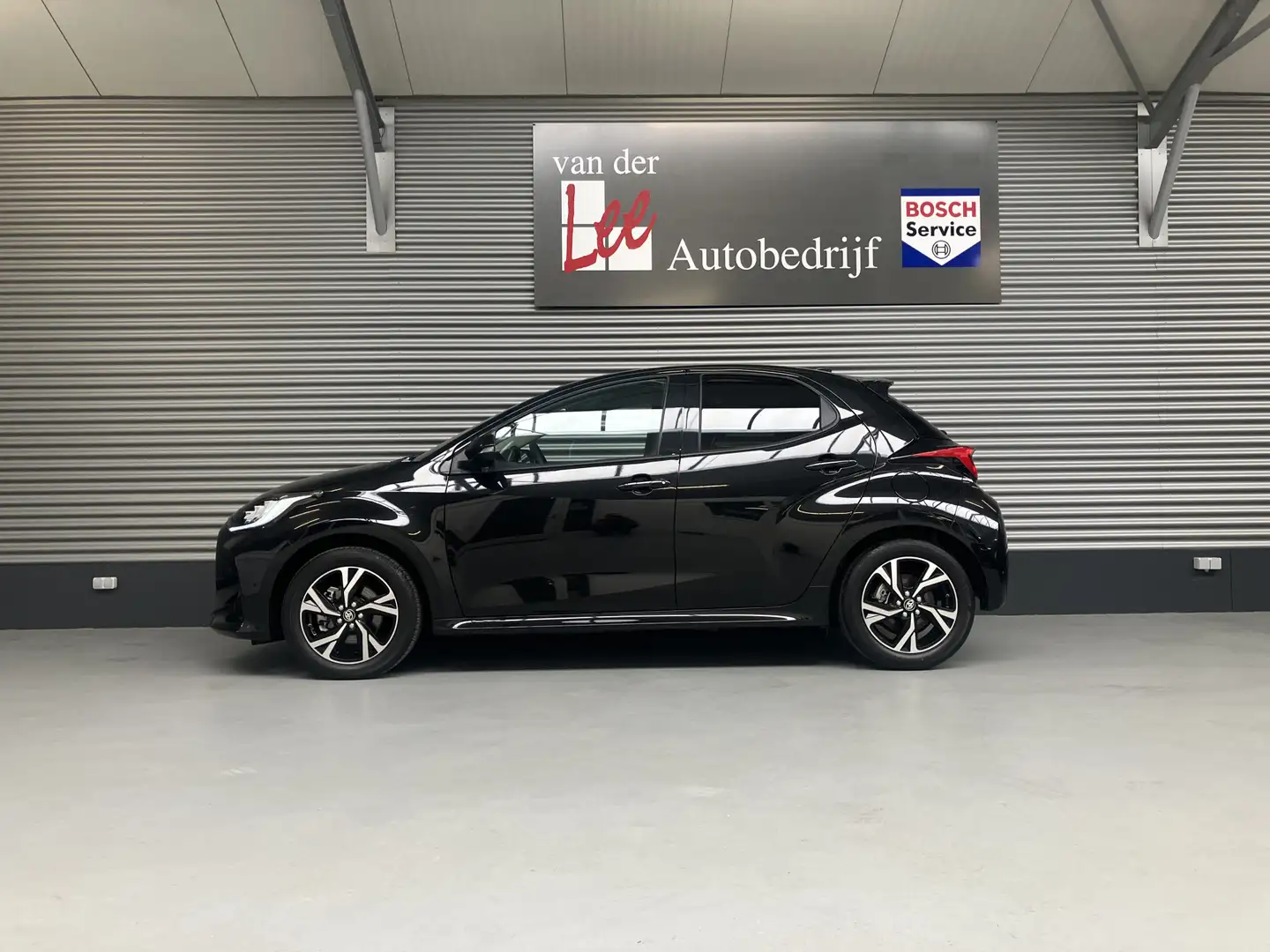 Toyota Yaris 1.5 Hybrid 115 STYLE/PDC V+A/CAM/DODEHOEK/CLIMA/EN Zwart - 2