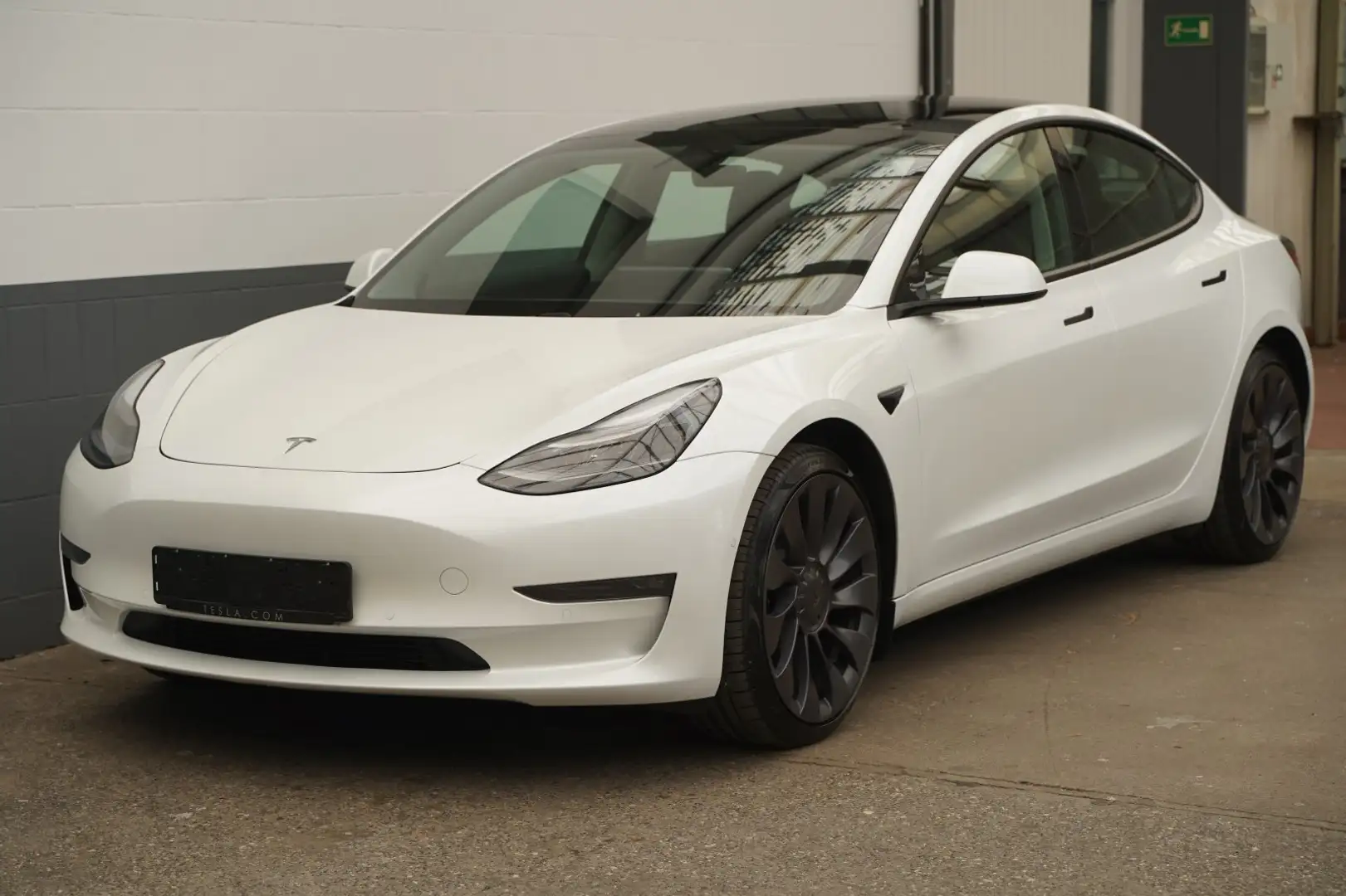 Tesla Model 3 Performance, 1. Hd. Top Zustand White - 2