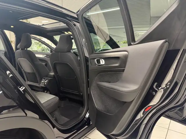 Volvo XC40 view 9